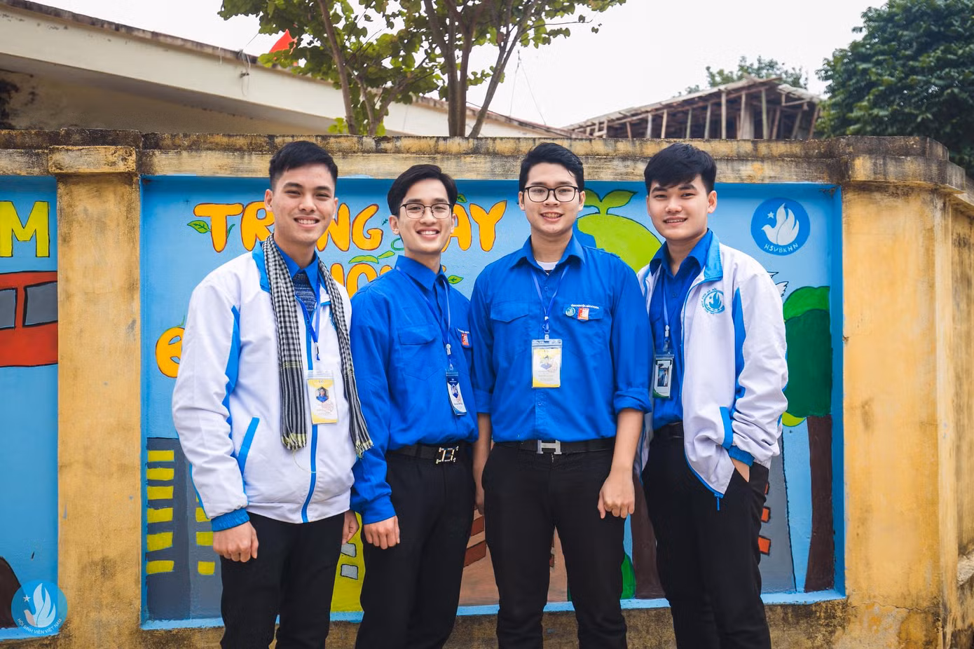 Ngô Sơn tham gia Tình nguyện mùa Đông năm 2020 - chụp cùng thường trực Hội Sinh viên trường khoá XXI.