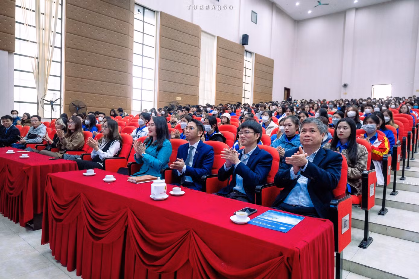 Chủ tịch GBM Group Nguyễn Mến cùng các khách mời tại chương trình.
