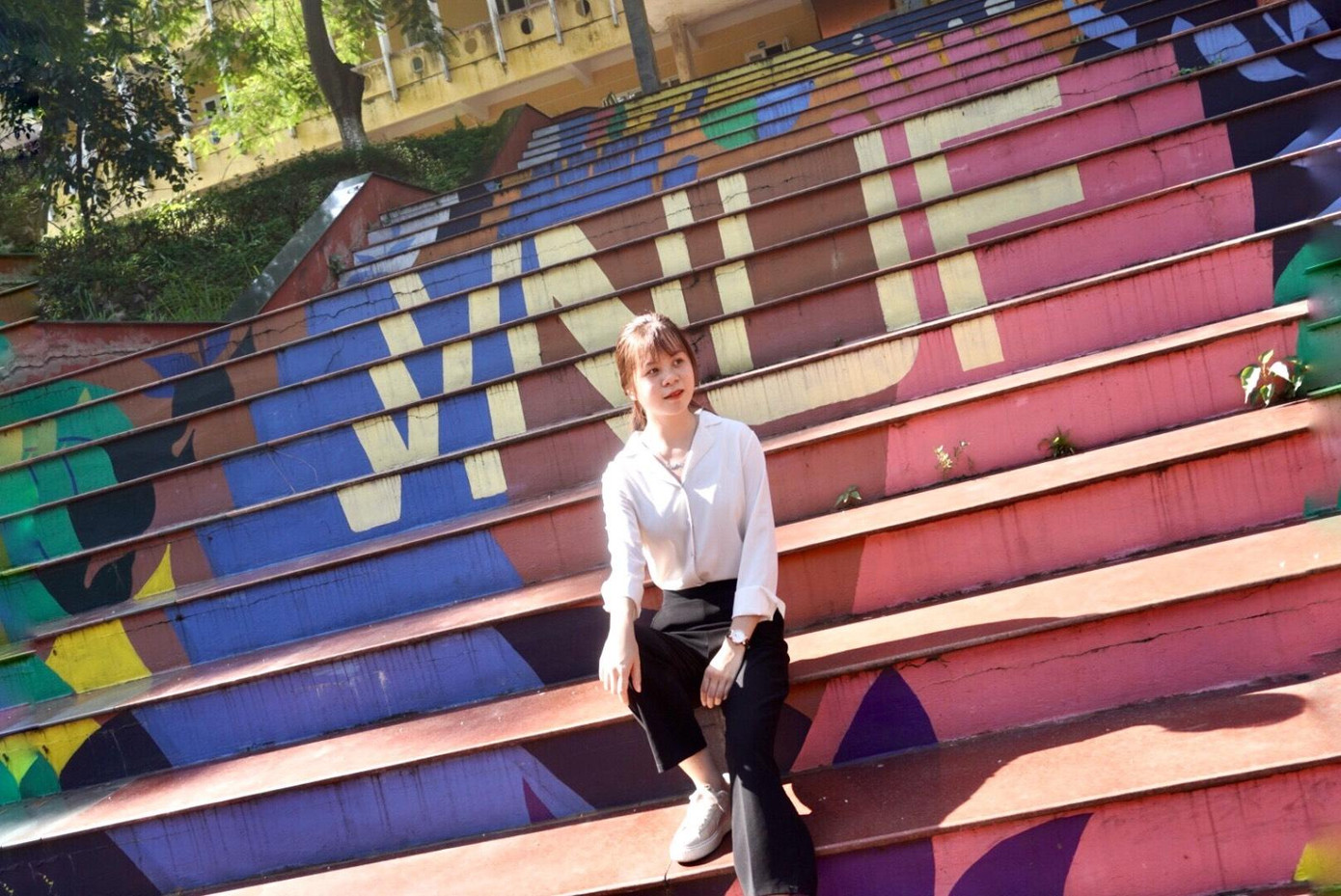 Hoàng Thị Anh Thư (sinh năm 2000) là sinh viên năm cuối chuyên ngành Quản lý đất đai – Viện Quản lý đất đai và Phát triển nông thôn, Trường Đại học Lâm nghiệp.