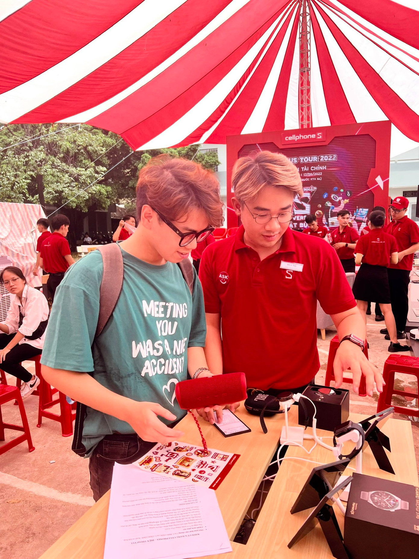 Tham gia hoạt động trải nghiệm công nghệ mới cùng CellphoneS. Tham gia hoạt động trải nghiệm công nghệ mới cùng CellphoneS.