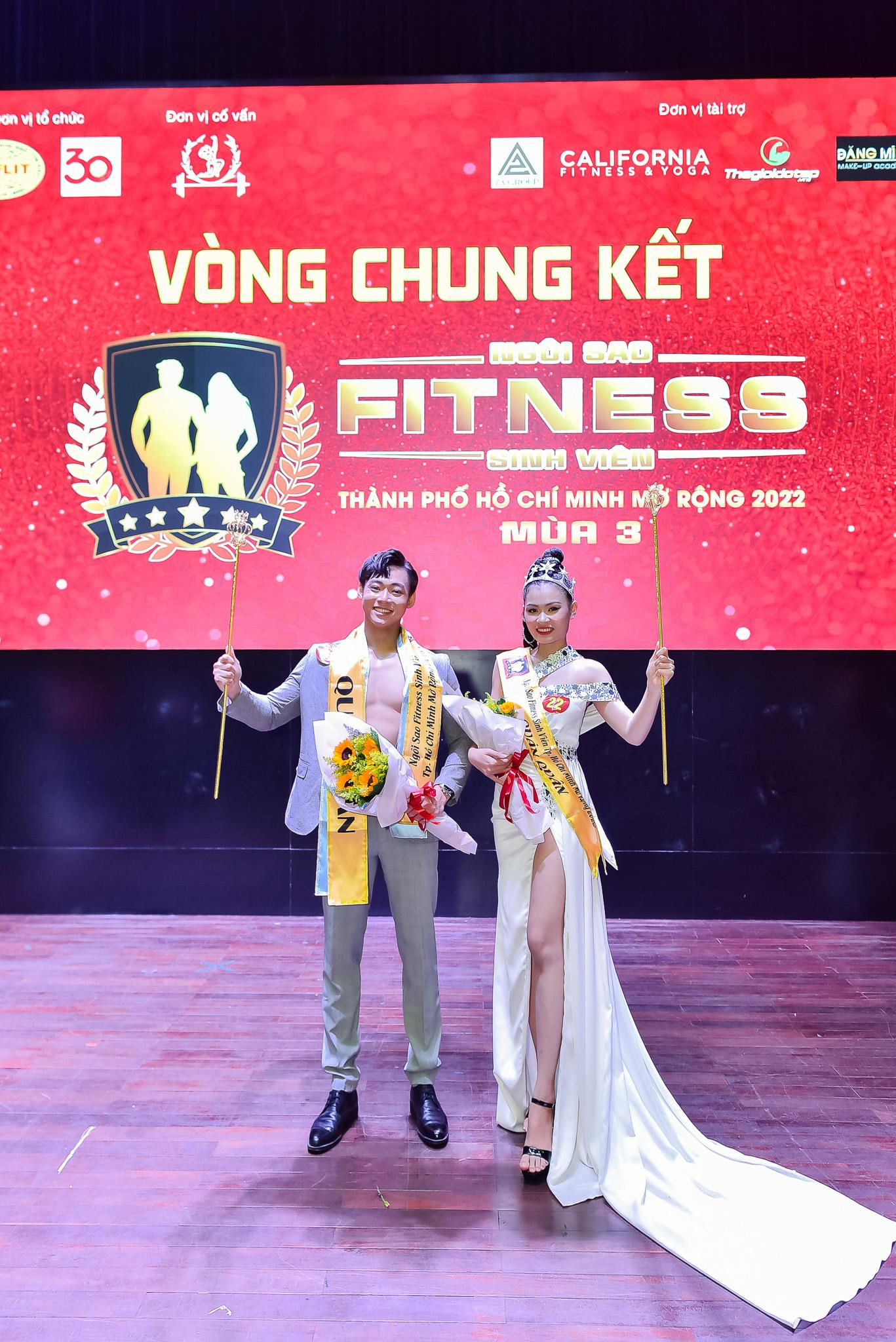 Kim Minh Sơn (Trường ĐH Quốc tế Hồng Bàng) và Nguyễn Thị Tuyền (Trường ĐH Ngoại ngữ - Tin học TP.HCM) giành chiến thắng chung cuộc. Ảnh: Trương Phước Lộc