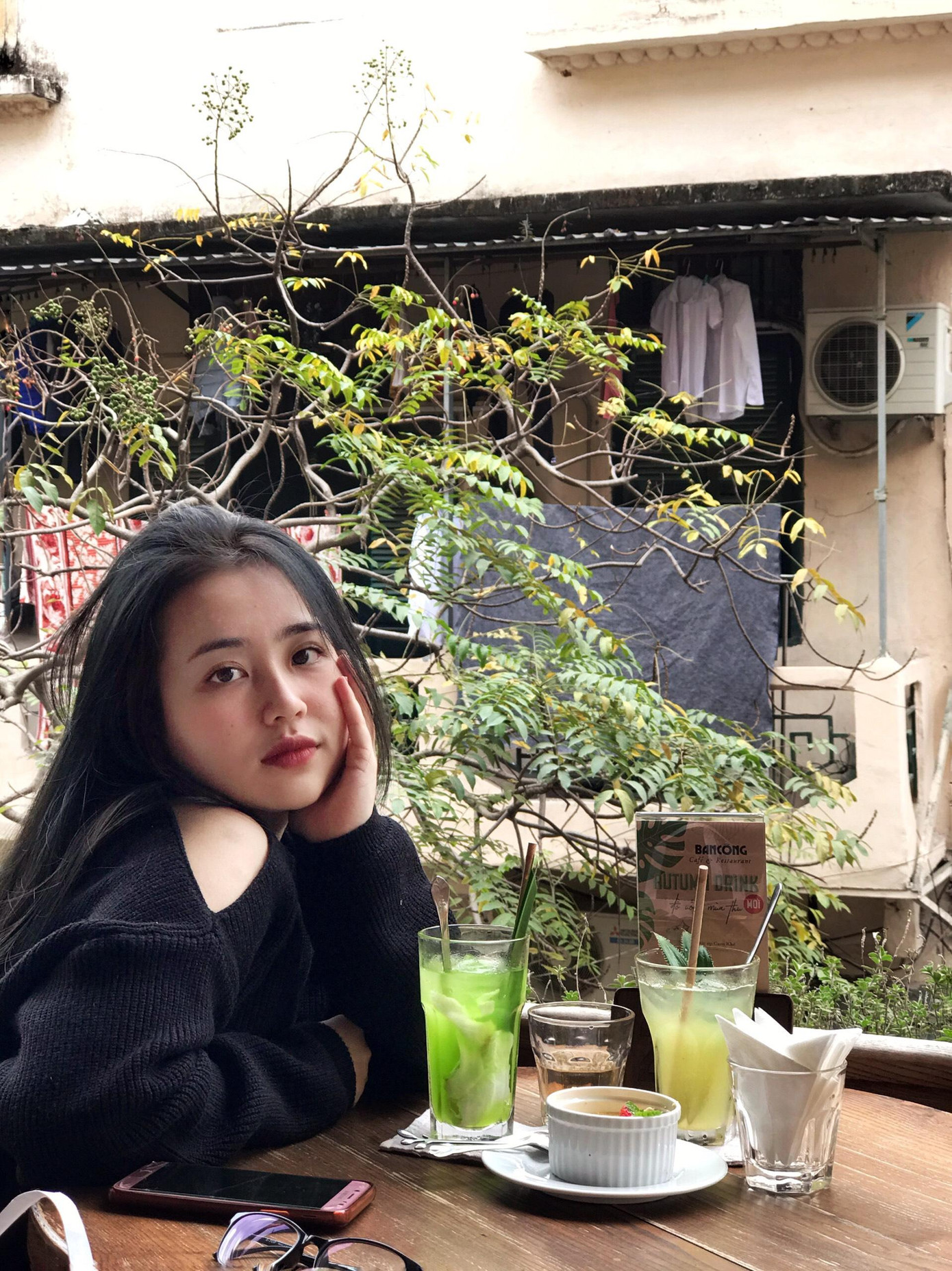 Với Phương Hà: “Hãy cứ kiên trì với những quyết định của mình và cố gắng hết 100% khả năng, ắt sẽ gặt hái được trái ngọt”.