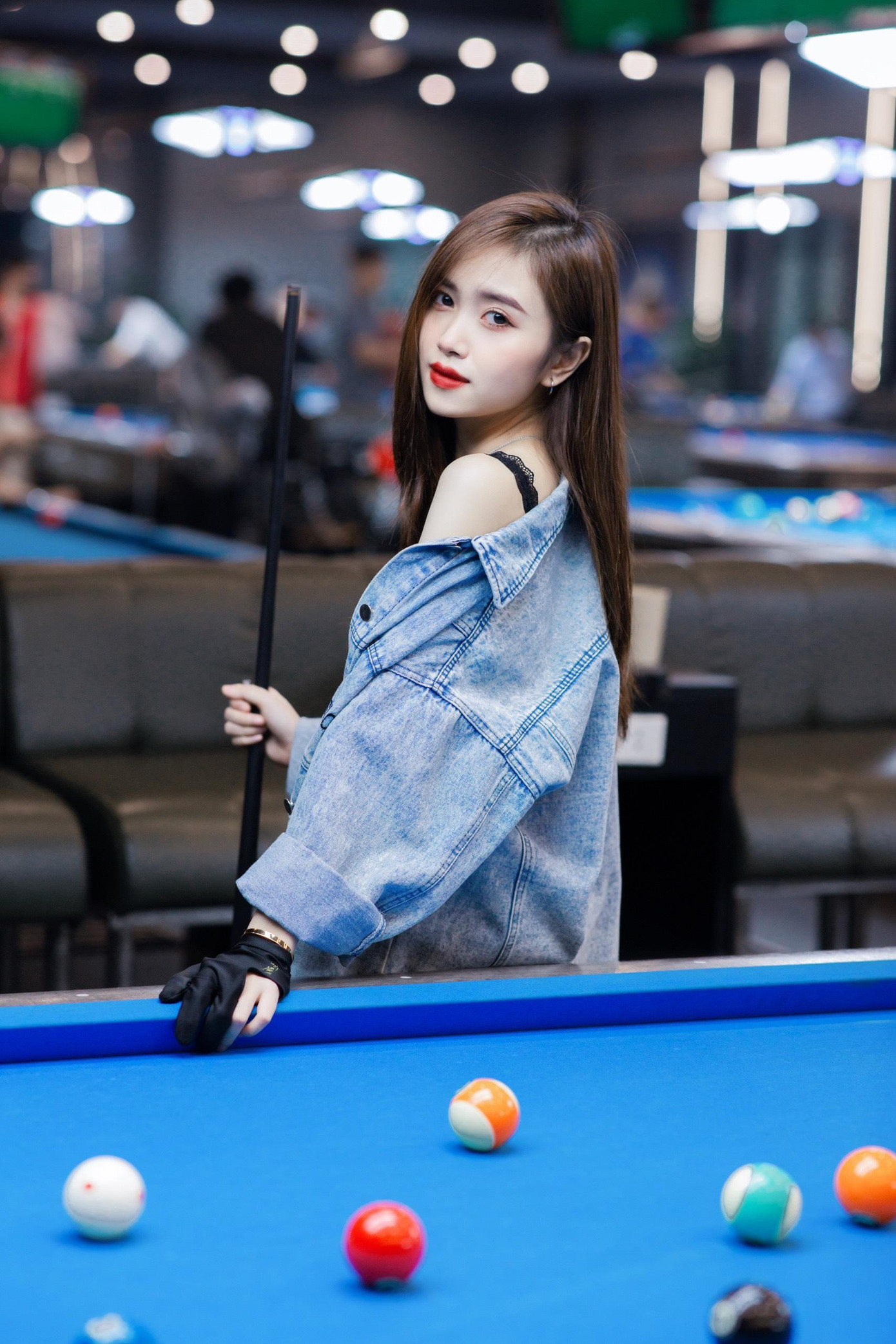 Dù trải qua nhiều khó khăn, tuy nhiên Hồng Nhung luôn kiên cường vượt qua tất cả.