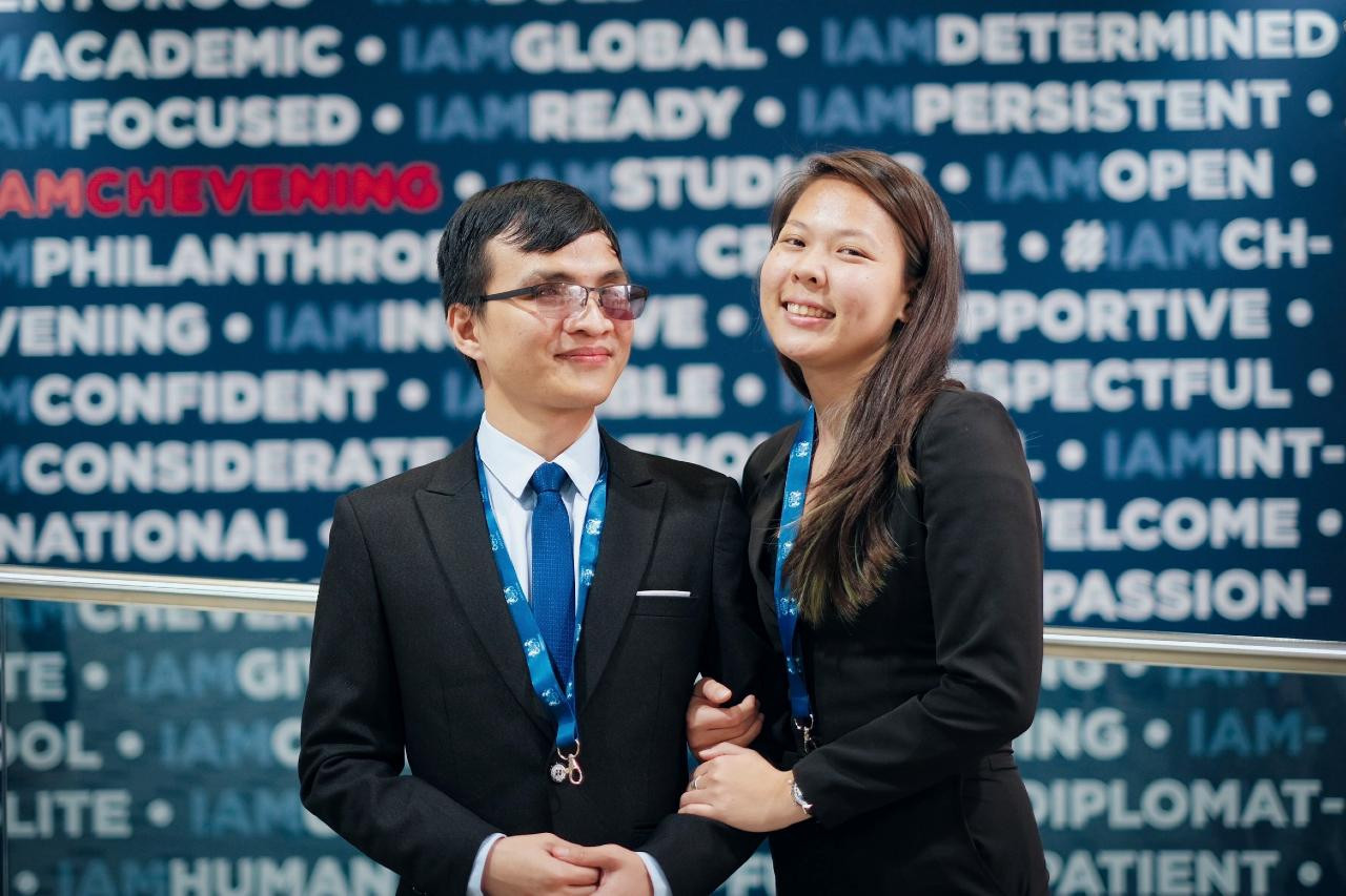 Yến (bên phải) và Nguyễn Thành Vinh, cũng là cựu sinh viên RMIT và học giả của Học bổng Chevening năm 2022. Yến (bên phải) và Nguyễn Thành Vinh, cũng là cựu sinh viên RMIT và học giả của Học bổng Chevening năm 2022.