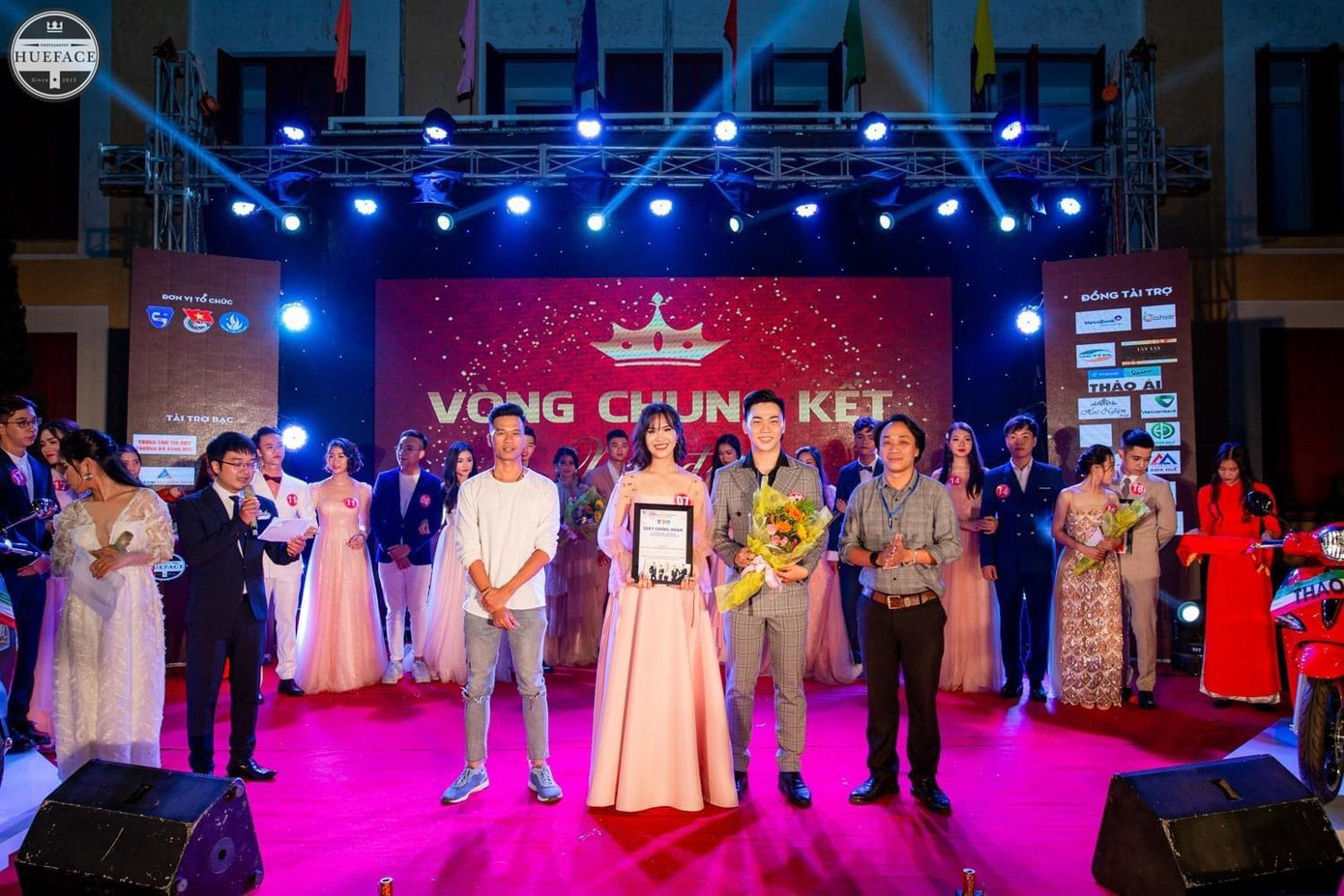 Cô nàng tham gia nhiều cuộc thi và đạt thành tích ấn tượng.