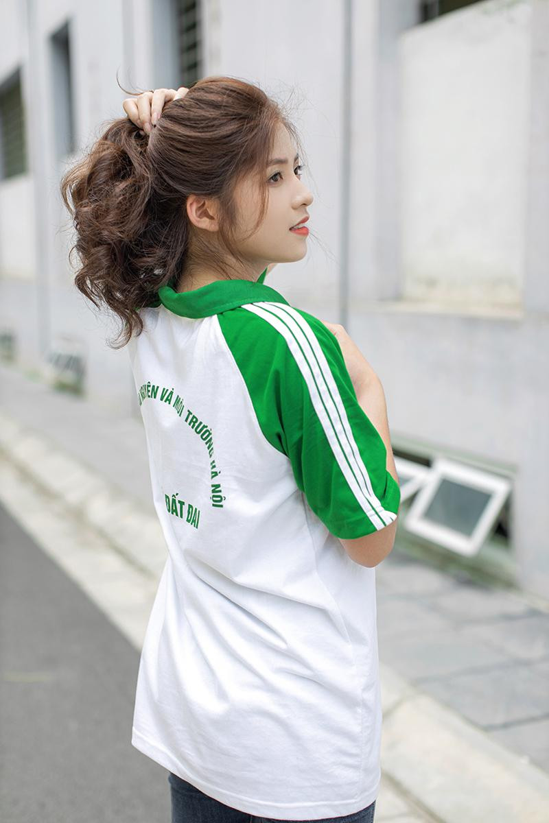 Với nhan sắc xinh đẹp, trong trẻo, bộ ảnh của cô bạn sau khi đăng tải đã nhận được rất nhiều lời khen ngợi, cùng vô số lượt quan tâm của cộng đồng mạng.