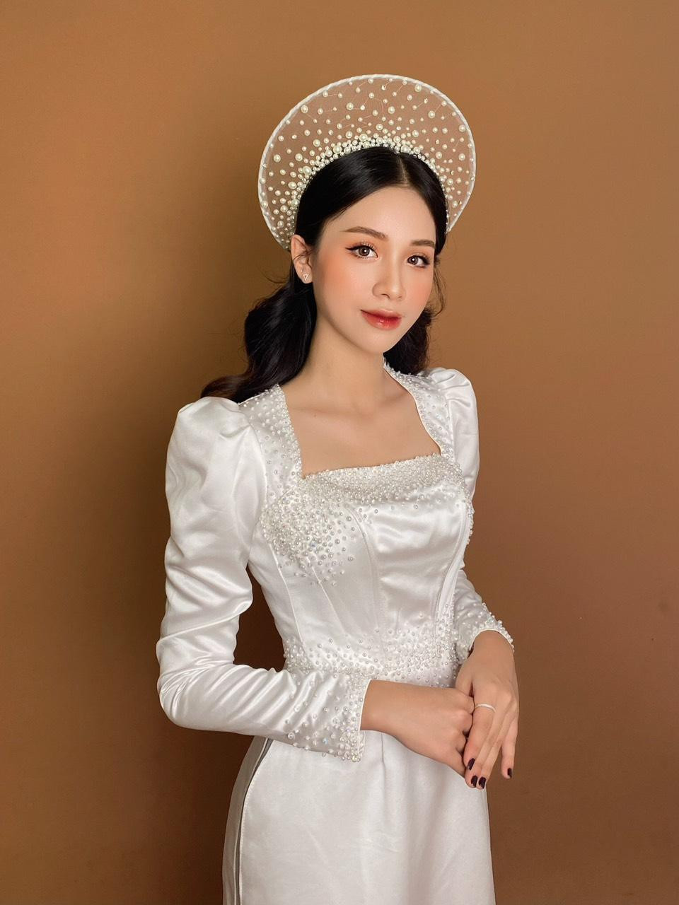 Với Lan Anh: "Hãy sống với đam mê, ước mơ, không ngừng nhiệt huyết với tuổi trẻ mà hy sinh cố gắng hơn nữa".