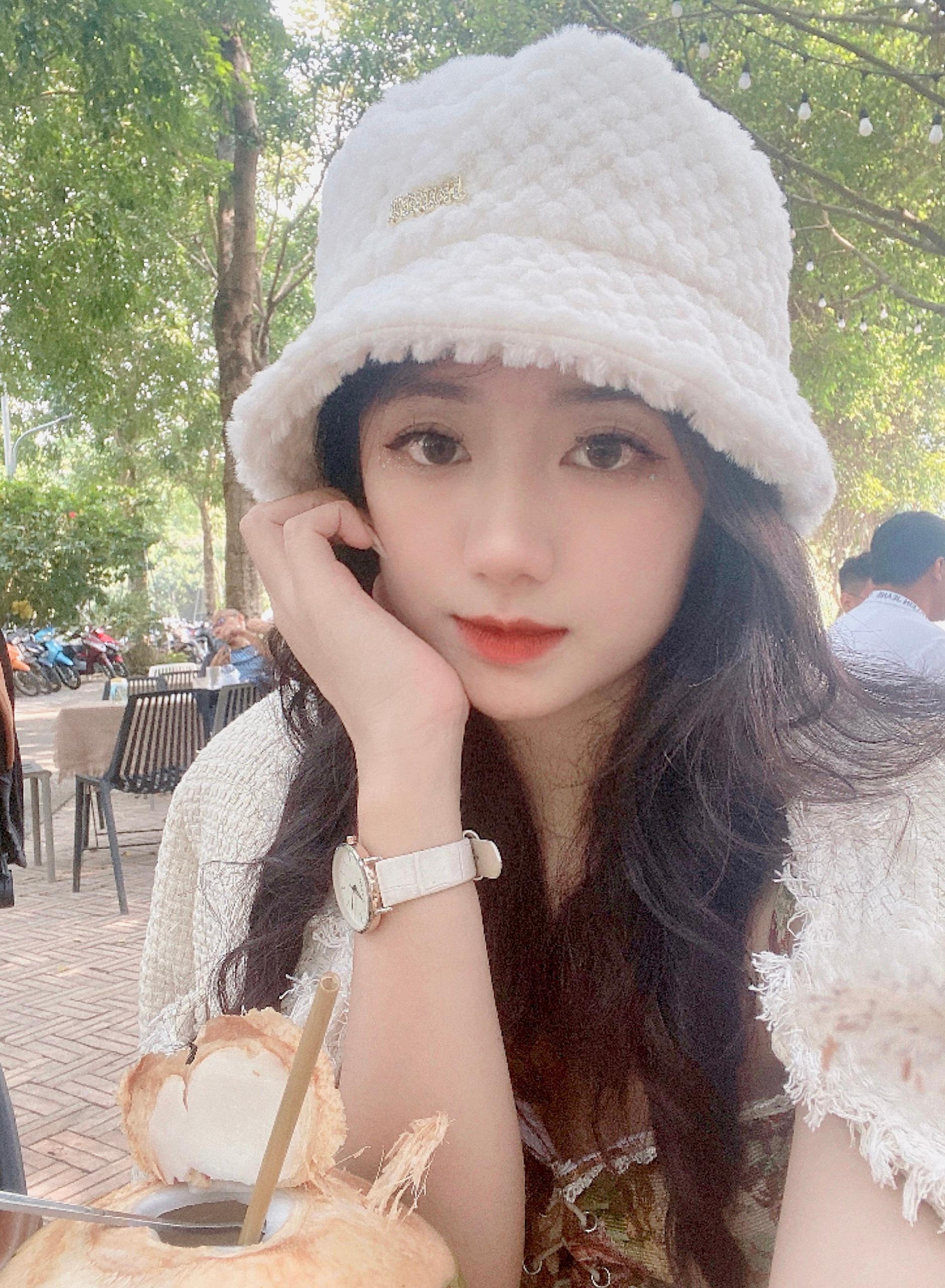 Ngô Diệu Linh là sinh viên trường Cao đẳng FPT Polytechnic chuyên ngành Digital Marketing. Ngô Diệu Linh là sinh viên trường Cao đẳng FPT Polytechnic chuyên ngành Digital Marketing.