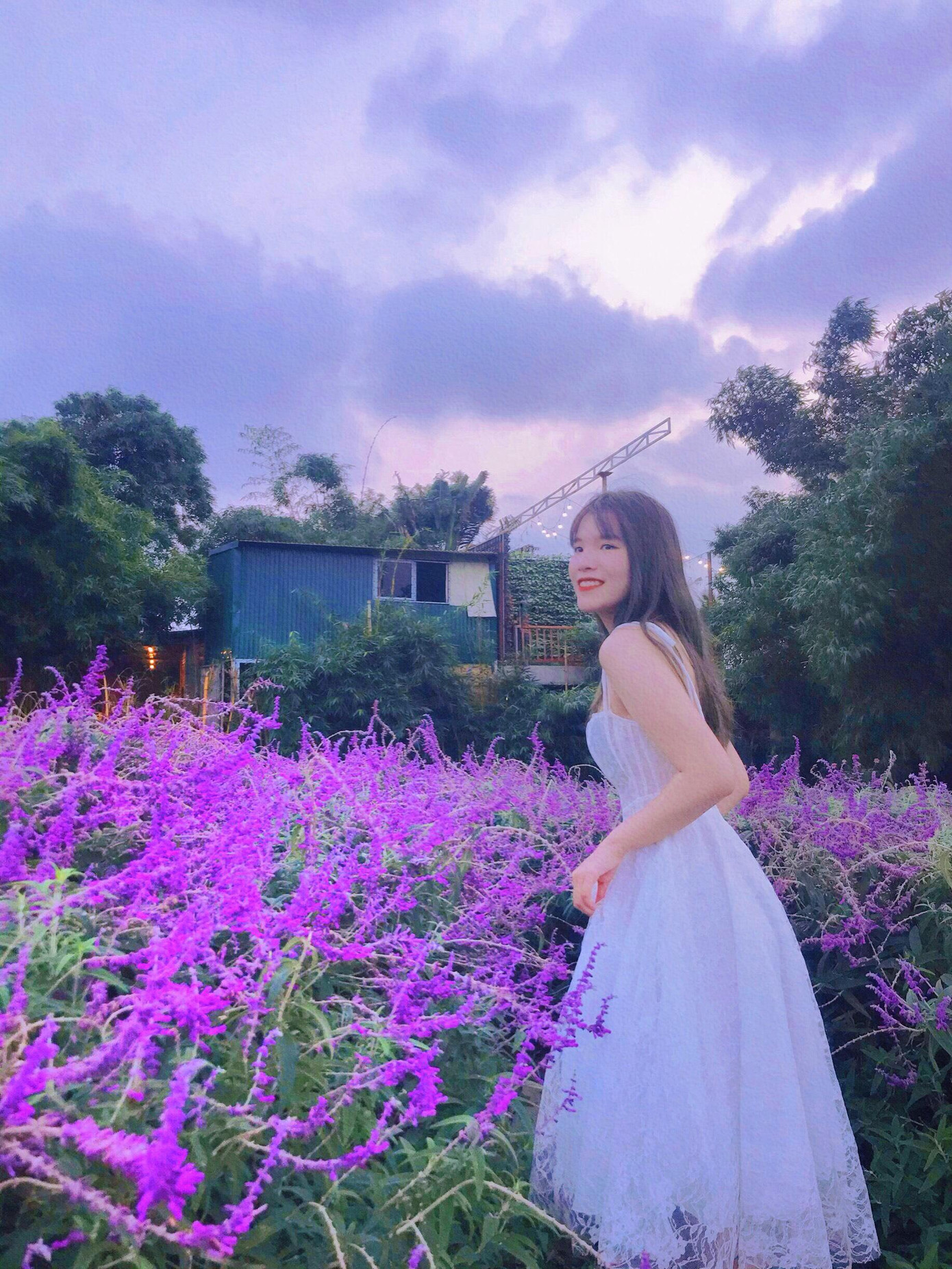 Với Khánh An: "Hãy sống có ích, khi ta còn có thể." Với Khánh An: "Hãy sống có ích, khi ta còn có thể."