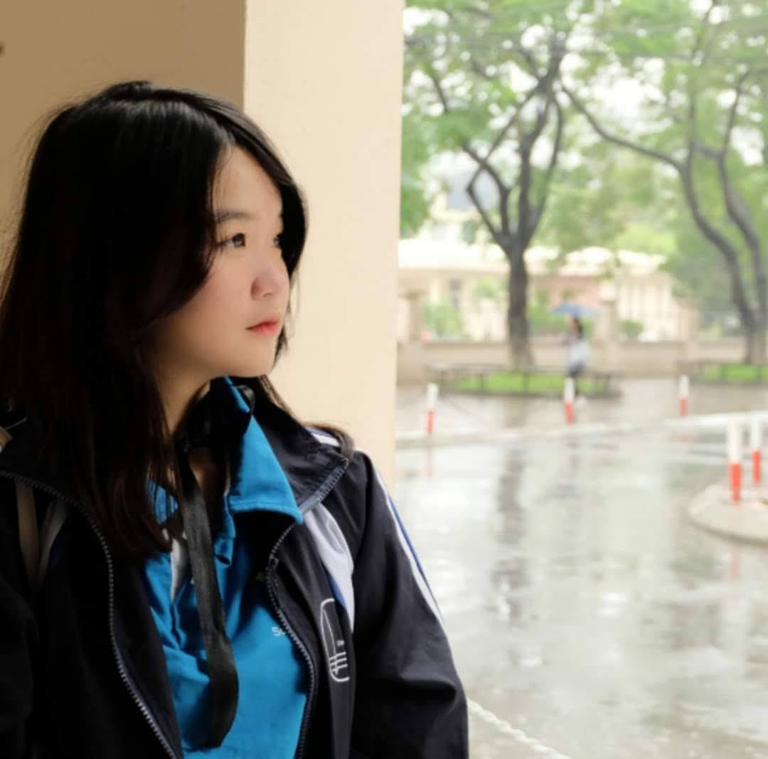 Dù là nữ nhưng Khánh Huyền quyết tâm theo đuổi, khám phá chuyên ngành Khoa học máy tính - một chuyên ngành được coi là "mất cân bằng giới tính." Dù là nữ nhưng Khánh Huyền quyết tâm theo đuổi, khám phá chuyên ngành Khoa học máy tính - một chuyên ngành được coi là "mất cân bằng giới tính."