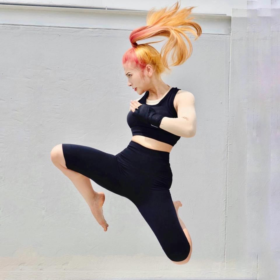 Để có được những thành công bước đầu như ngày hôm nay, Hậu đã trải qua con đường nhiều khổ luyện. Để có được những thành công bước đầu như ngày hôm nay, Hậu đã trải qua con đường nhiều khổ luyện.