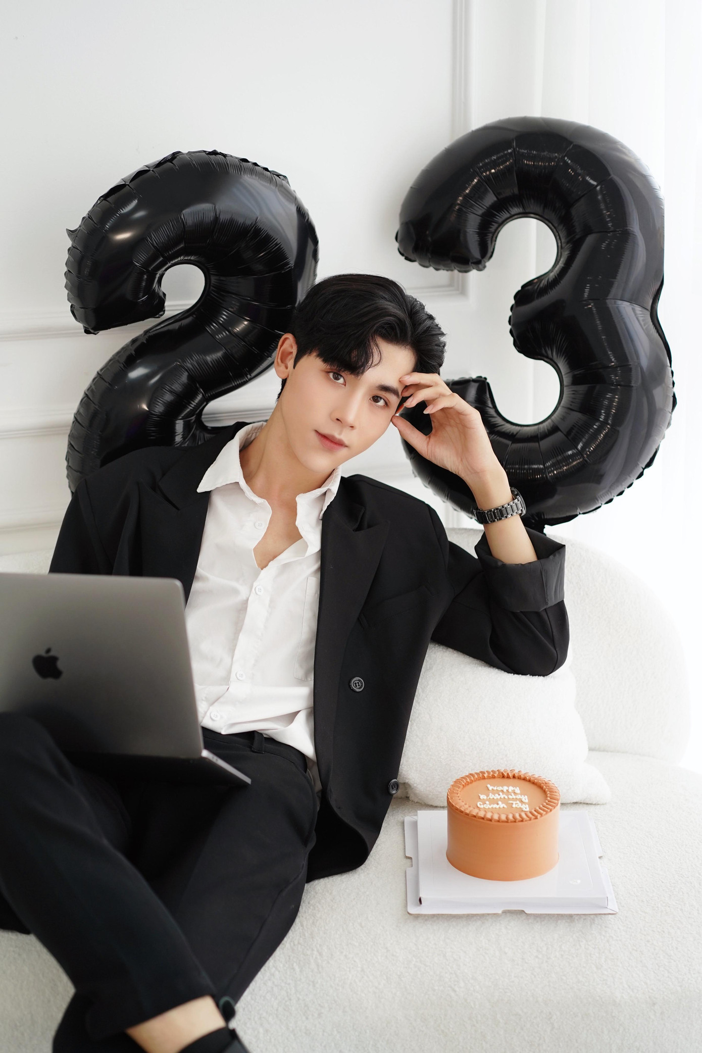 Với khát khao được giúp đỡ mọi người, ước mơ lớn nhất của Cảnh là trở thành một thầy giáo mẫu mực, để truyền tải kiến thức đến cho các bạn học sinh thế hệ sau. Với khát khao được giúp đỡ mọi người, ước mơ lớn nhất của Cảnh là trở thành một thầy giáo mẫu mực, để truyền tải kiến thức đến cho các bạn học sinh thế hệ sau.