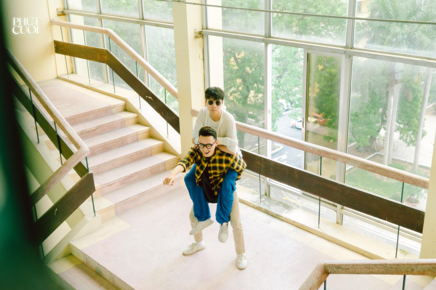 Tin tưởng sự chân thành từ đối phương, chúng ta trở thành chỗ dựa tinh thần vững chãi và cùng dìu dắt nhau qua những bậc thang của sự trưởng thành để tiến về tương lai phía trước. Tin tưởng sự chân thành từ đối phương, chúng ta trở thành chỗ dựa tinh thần vững chãi và cùng dìu dắt nhau qua những bậc thang của sự trưởng thành để tiến về tương lai phía trước.