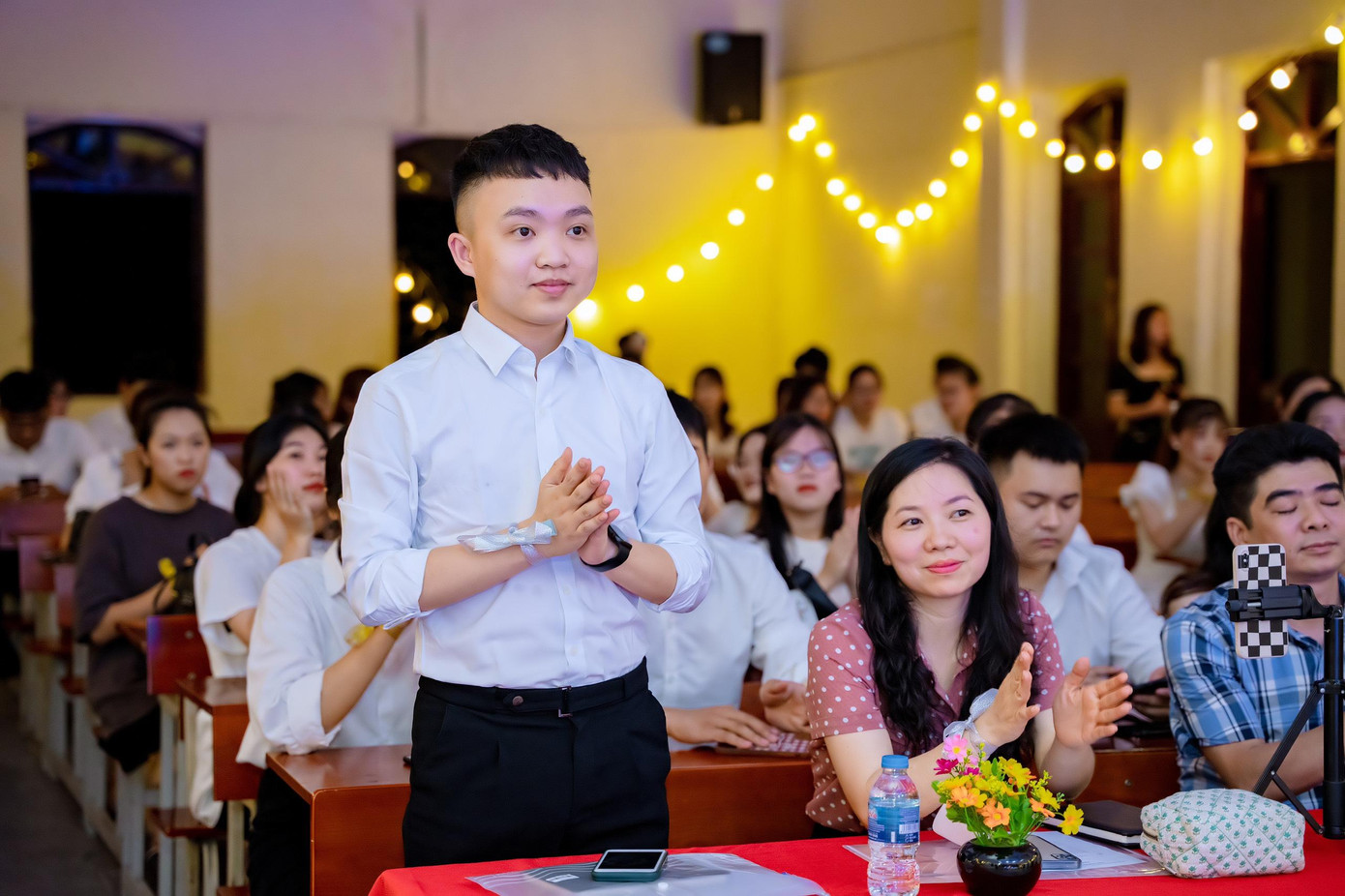 Sự hoà đồng và thấu cảm sẽ là then chốt cho mối quan hệ bền vững với thế hệ trẻ. Sự hoà đồng và thấu cảm sẽ là then chốt cho mối quan hệ bền vững với thế hệ trẻ.