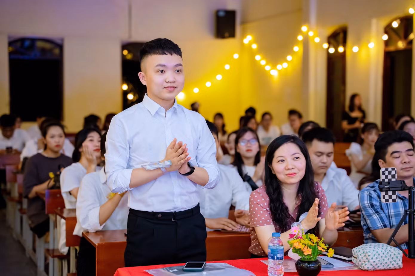 Sự hoà đồng và thấu cảm sẽ là then chốt cho mối quan hệ bền vững với thế hệ trẻ. Sự hoà đồng và thấu cảm sẽ là then chốt cho mối quan hệ bền vững với thế hệ trẻ.