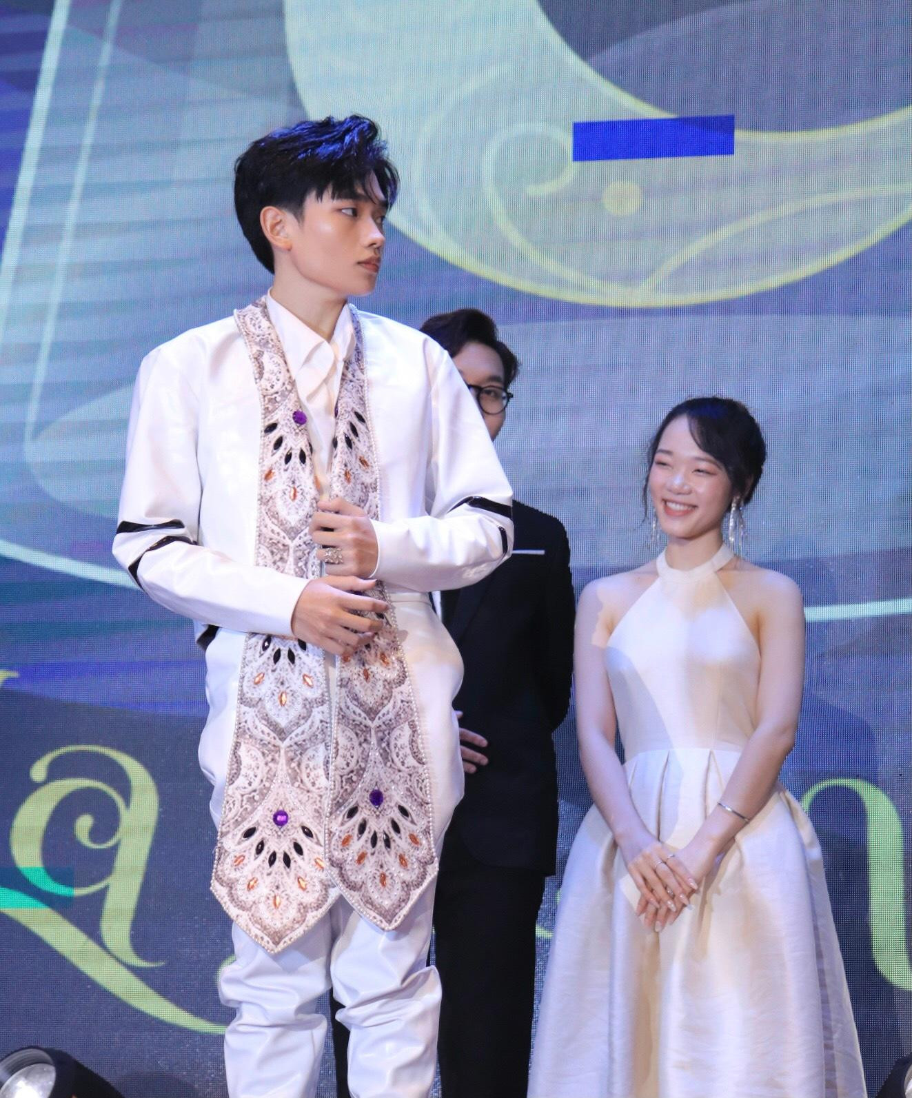 Minh Đức trong cuộc thi King&amp;Queen Prom Night - La Lumière do Hội sinh viên trường Đại học Kiến trúc Hà Nội tổ chức.