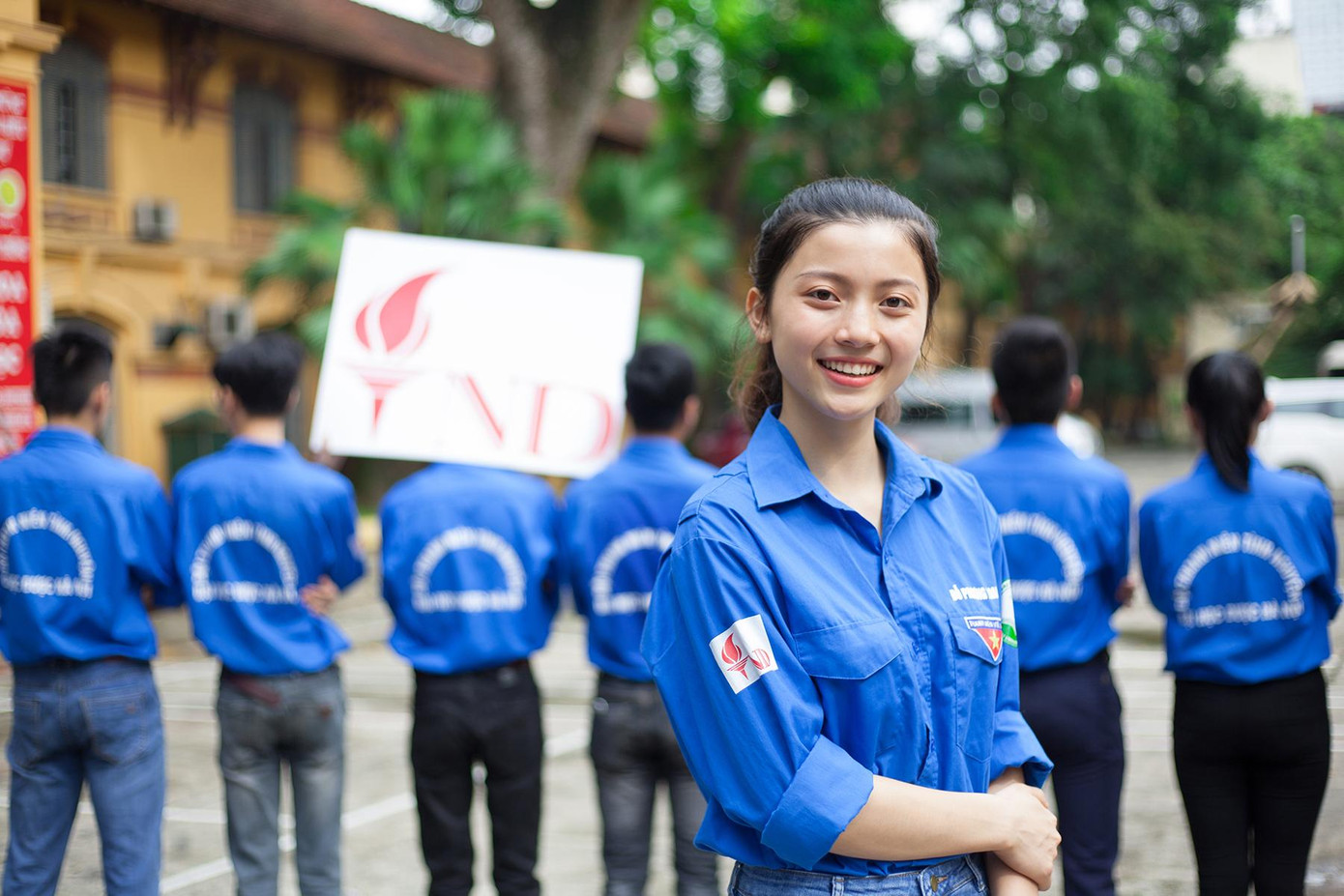 Trong trường Đại học, Phương Loan tham gia vào Đội thanh niên tình nguyện của trường, để tổ chức các chương trình khám bệnh, phát thuốc tại các tỉnh khó khăn.