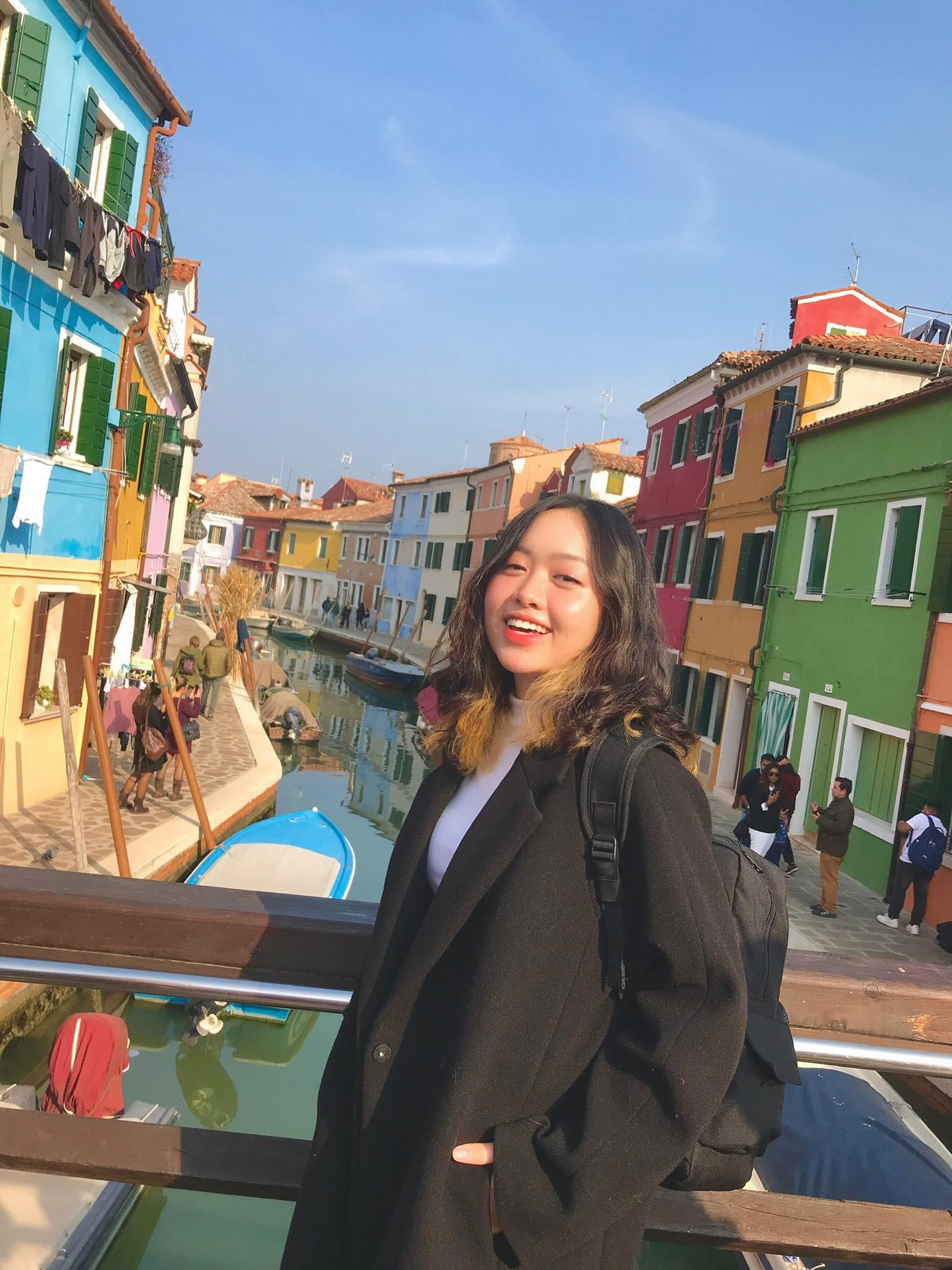 Trang rất thích thú với việc liên kết giữa các quốc gia châu Âu giúp việc qua lại giữa các nước thật dễ dàng. Trang rất thích thú với việc liên kết giữa các quốc gia châu Âu giúp việc qua lại giữa các nước thật dễ dàng.