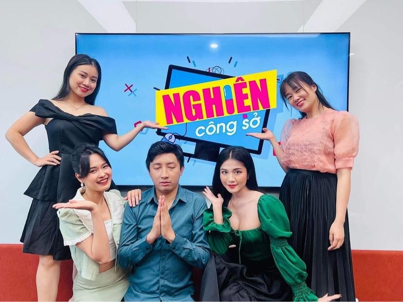 Tất Đông đang đảm nhận vai diễn Phi Hùng trong Seri phim Công Sở.