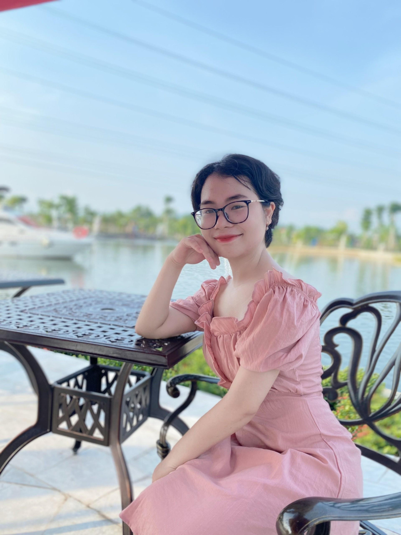 Nguyễn Thu Trang, quê Phú Thọ, đang là sinh viên năm thứ 6, Trường Đại học Y Dược, Đại học Thái Nguyên.