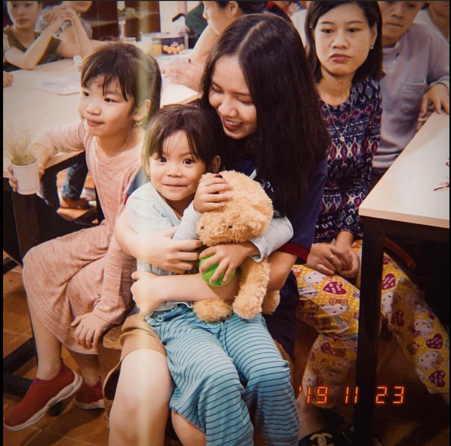 Không chỉ có thành tích học tập đáng ngưỡng mộ, Minh Tú còn dành nhiều thời gian để đóng góp cho xã hội qua những hoạt động thiện nguyện đầy ý nghĩa của câu lạc bộ và Đoàn trường. Không chỉ có thành tích học tập đáng ngưỡng mộ, Minh Tú còn dành nhiều thời gian để đóng góp cho xã hội qua những hoạt động thiện nguyện đầy ý nghĩa của câu lạc bộ và Đoàn trường.