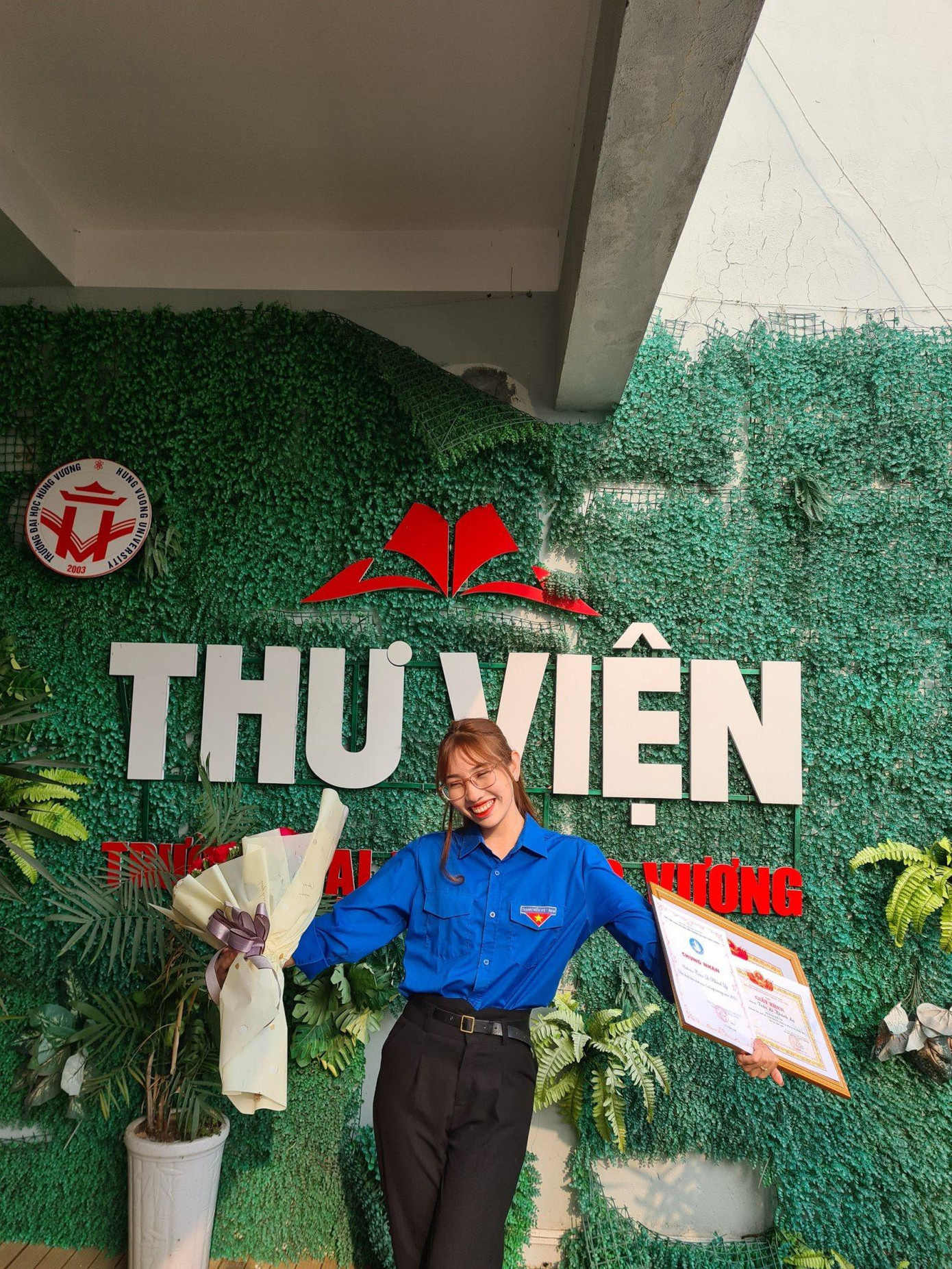 Với sự nỗ lực không ngừng nghỉ, Khánh Ly nhận khen thưởng của Đoàn Thanh niên - Hội sinh viên.