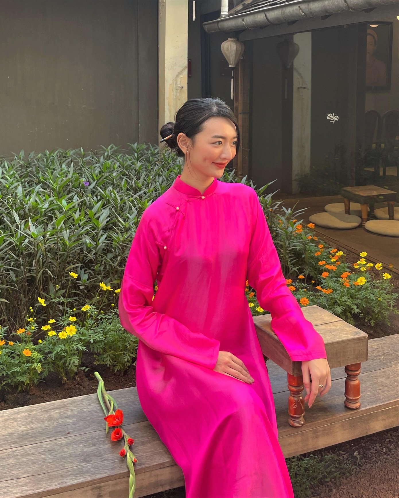 Xuân Mai ghi điểm bởi sự dịu dàng, luôn quan tâm mọi người. Ảnh: NVCC