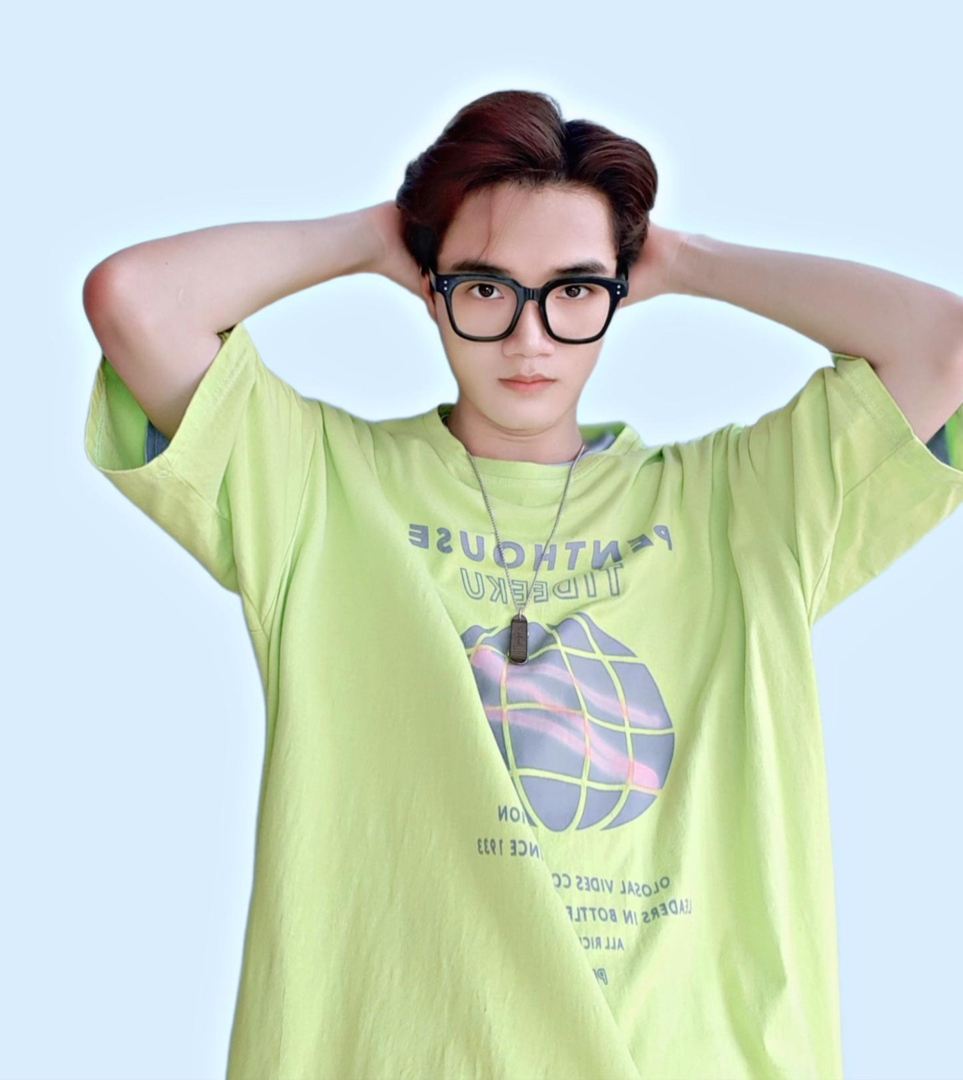 Nguyễn Hữu Việt Anh, sinh năm 2001, lớn lên ở vùng đất xứ Thanh (Thanh Hóa), là sinh viên năm 3 Trường Đại học Xây dựng Hà Nội.