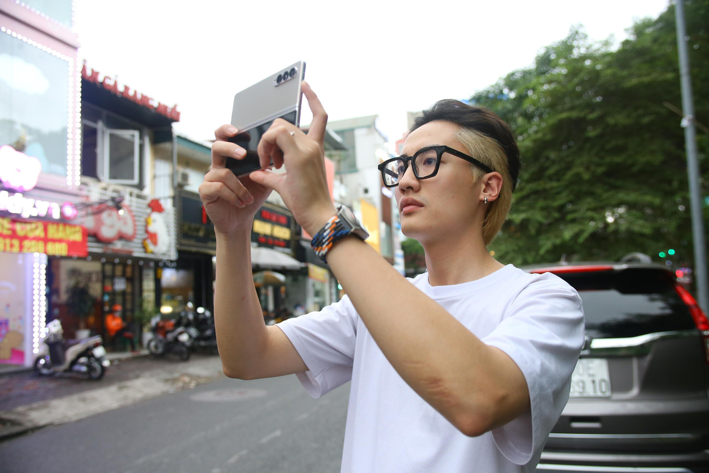 Công việc của người review không chỉ là ngồi bàn giấy đánh giá sản phẩm.