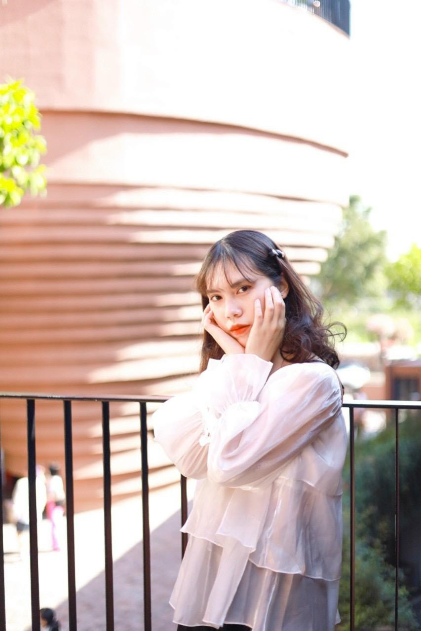 Nguyễn Thu Hương là sinh viên năm 4 khoa Phát thanh - Truyền hình, Học viện Báo chí và Tuyên truyền.