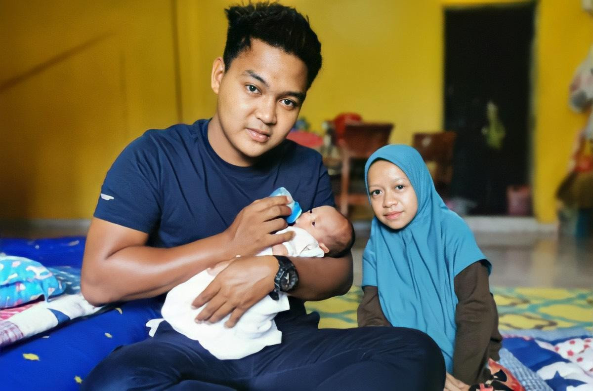Syakila Norazma Amira và chồng vừa đón con trai đầu lòng. Syakila Norazma Amira và chồng vừa đón con trai đầu lòng.