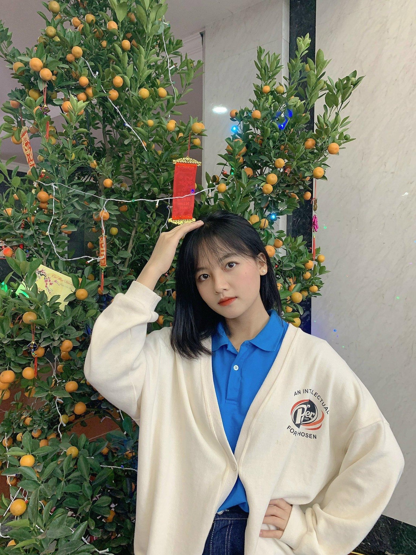 Đinh Hồng Thảo hiện là sinh viên năm 3, chuyên ngành Giáo dục Tiểu học - Khoa Giáo dục Tiểu học và Mầm non (GDTHVMN) của Trường Đại học Hùng Vương. Đinh Hồng Thảo hiện là sinh viên năm 3, chuyên ngành Giáo dục Tiểu học - Khoa Giáo dục Tiểu học và Mầm non (GDTHVMN) của Trường Đại học Hùng Vương.