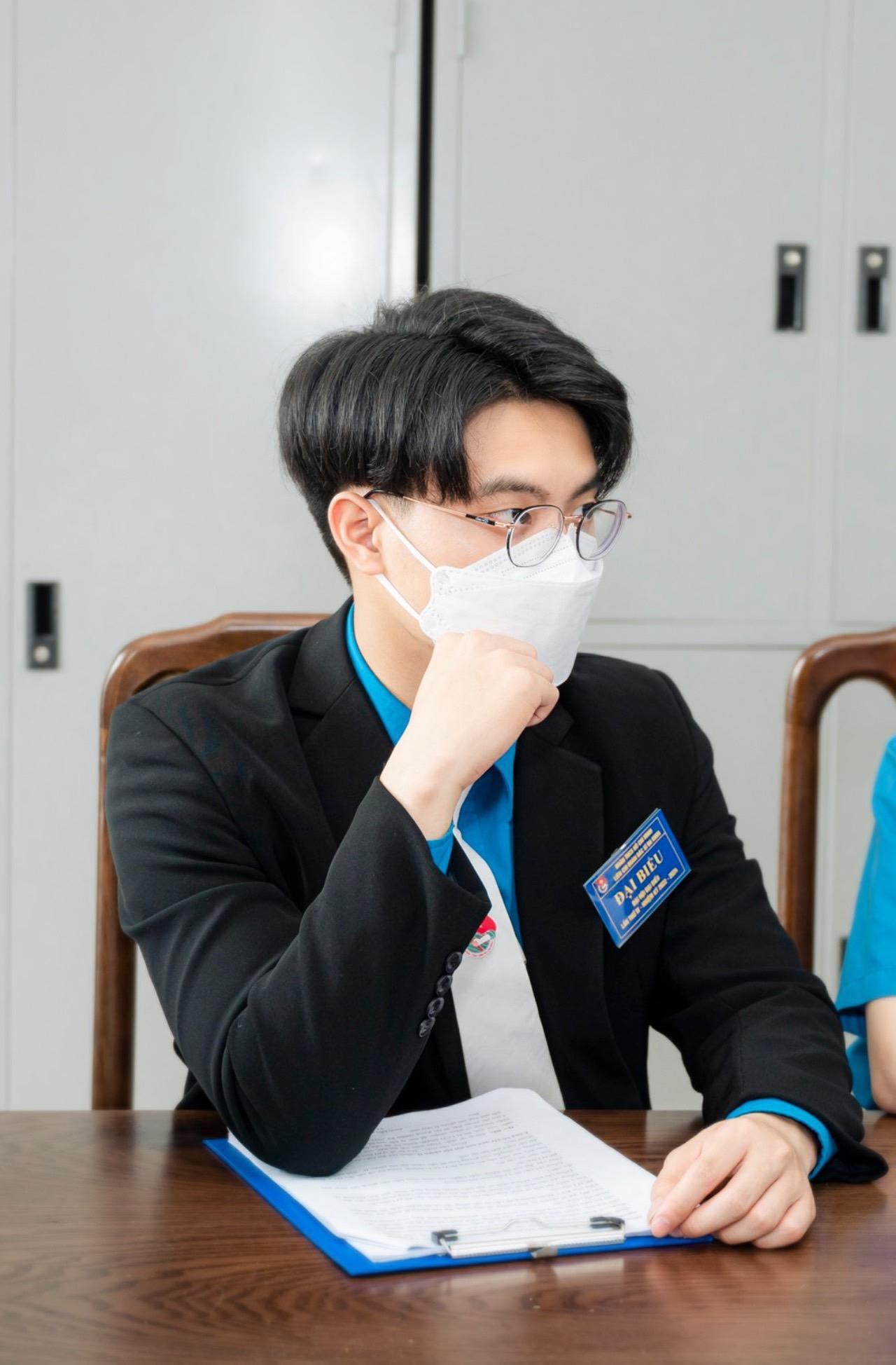 Tùng hiện là Ủy viên Ban Thư ký Hội Sinh viên Trường Đại học Y-Dược, Đại học Thái Nguyên, Liên chi hội trưởng Liên chi hội Bác sĩ Đa khoa, Ủy viên Ban Chấp hành Liên chi Đoàn Bác sĩ Đa khoa. Tùng hiện là Ủy viên Ban Thư ký Hội Sinh viên Trường Đại học Y-Dược, Đại học Thái Nguyên, Liên chi hội trưởng Liên chi hội Bác sĩ Đa khoa, Ủy viên Ban Chấp hành Liên chi Đoàn Bác sĩ Đa khoa.