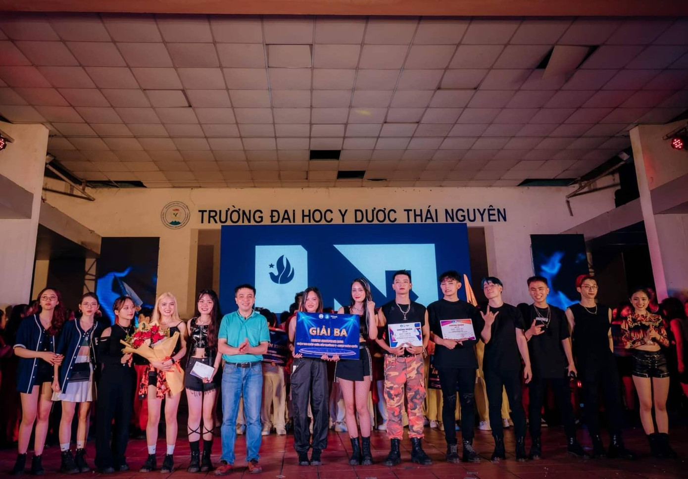 Giải ba 2. Giải ba 2.