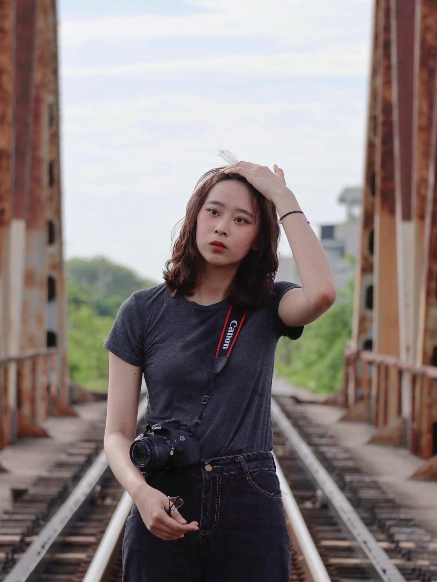 Cô nàng đã phá vỡ vỏ bọc tự ti để hướng đến phiên bản tốt nhất của chính mình. Cô nàng đã phá vỡ vỏ bọc tự ti để hướng đến phiên bản tốt nhất của chính mình.