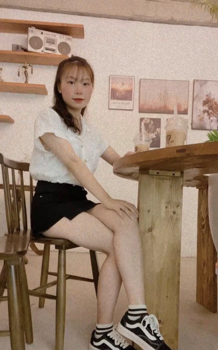 Thu Hường hiện là sinh viên năm nhất, học lớp 15ACLC1 Trường Cao đẳng Dược Trung ương Hải Dương. Thu Hường hiện là sinh viên năm nhất, học lớp 15ACLC1 Trường Cao đẳng Dược Trung ương Hải Dương.