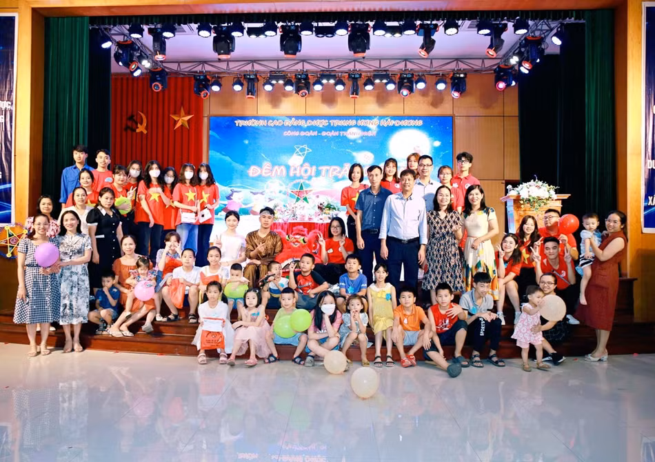 Thu Hường đăng ký tham gia là chương trình “Đêm hội Trăng rằm 2022” do Đoàn trường tổ chức.