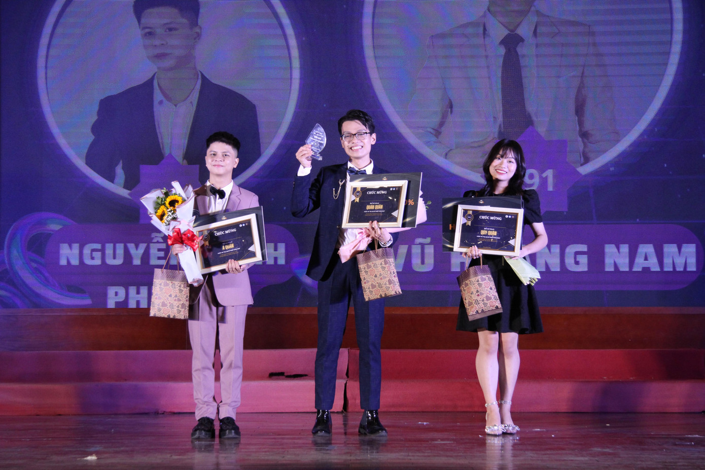 Top 3 của cuộc thi lần lượt giành các ngôi vị Á quân, Quán quân và Quý quân. Top 3 của cuộc thi lần lượt giành các ngôi vị Á quân, Quán quân và Quý quân.