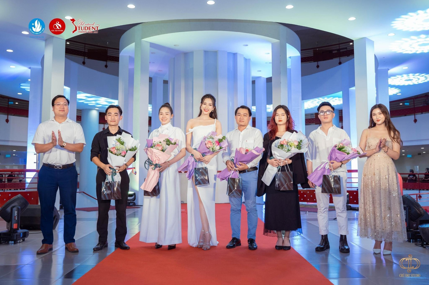 Hoàng Vân Anh tổ chức, tham gia đóng góp những phần trình diễn sáng tạo, độc đáo, nghệ thuật trong sinh viên.