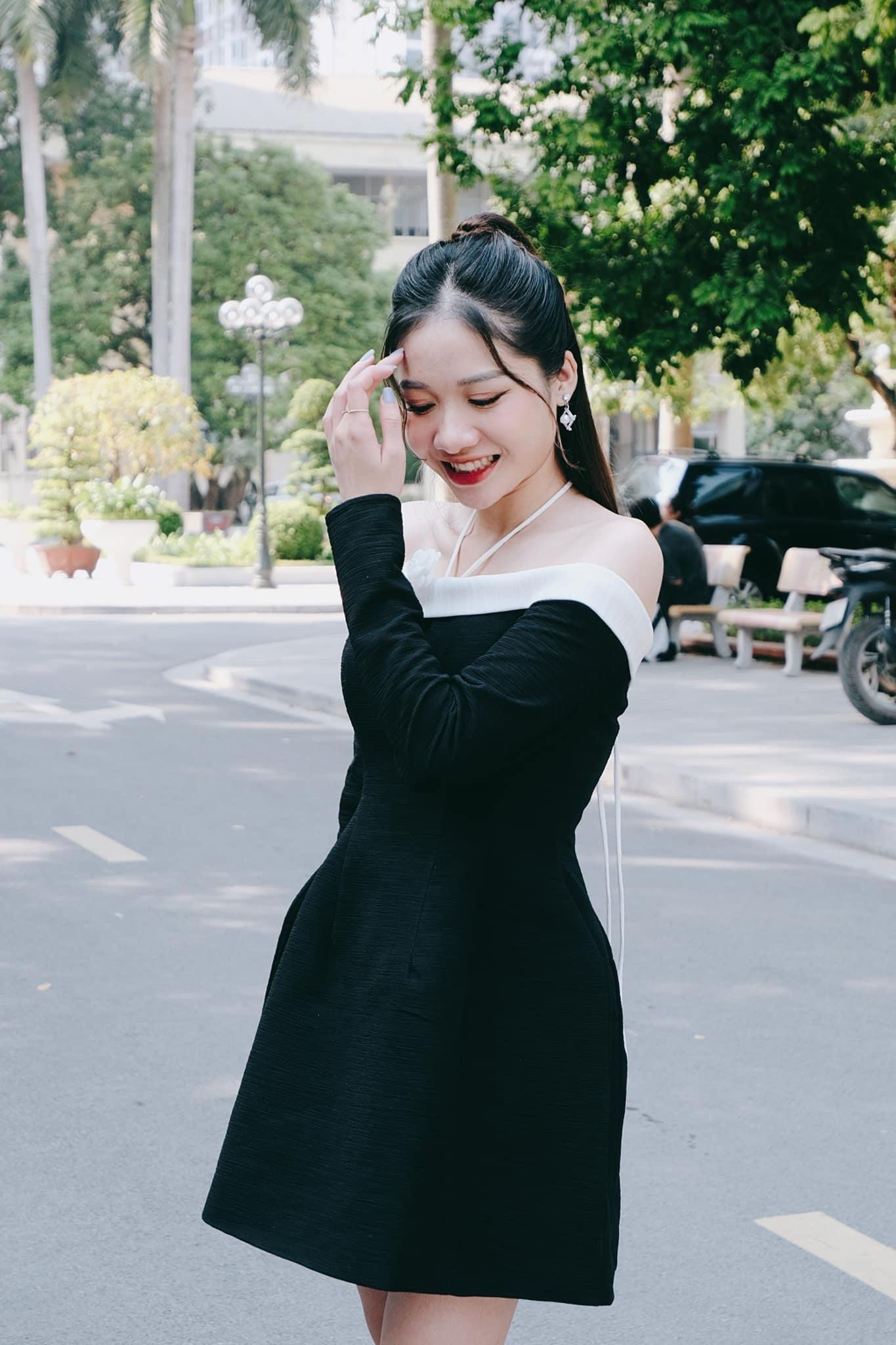 Cô từng tự ti về giọng nói, không dám giơ tay phát biểu trong lớp, cũng không dám chủ động nói chuyện làm quen vì sợ bị lộ âm sắc địa phương khi nói chuyện. Cô từng tự ti về giọng nói, không dám giơ tay phát biểu trong lớp, cũng không dám chủ động nói chuyện làm quen vì sợ bị lộ âm sắc địa phương khi nói chuyện.