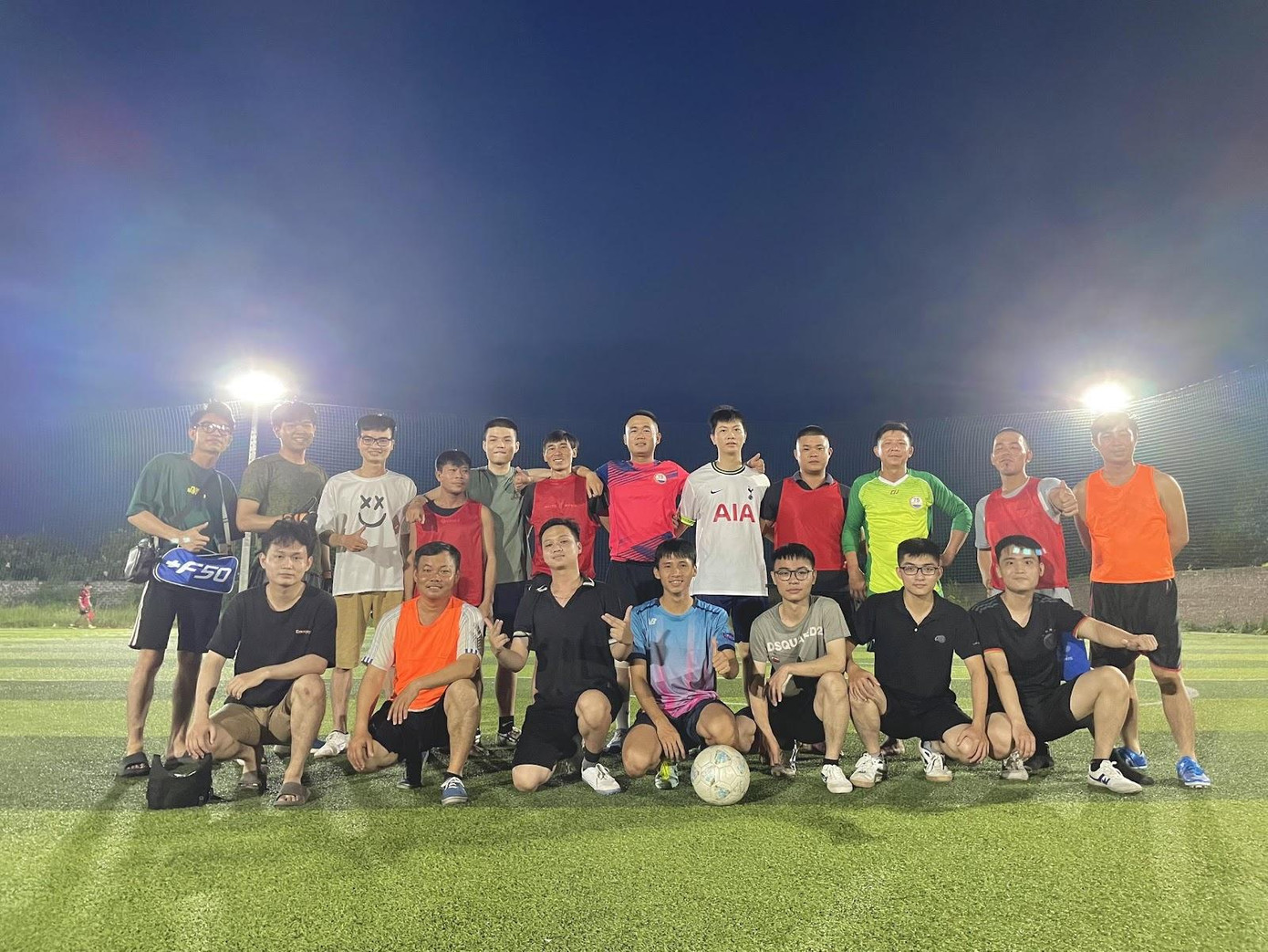 Ngoài giờ học, Quốc Bảo cùng các bạn trong lớp tham gia các hoạt động thể thao nâng cao sức khỏe, tinh thần. Ngoài giờ học, Quốc Bảo cùng các bạn trong lớp tham gia các hoạt động thể thao nâng cao sức khỏe, tinh thần.