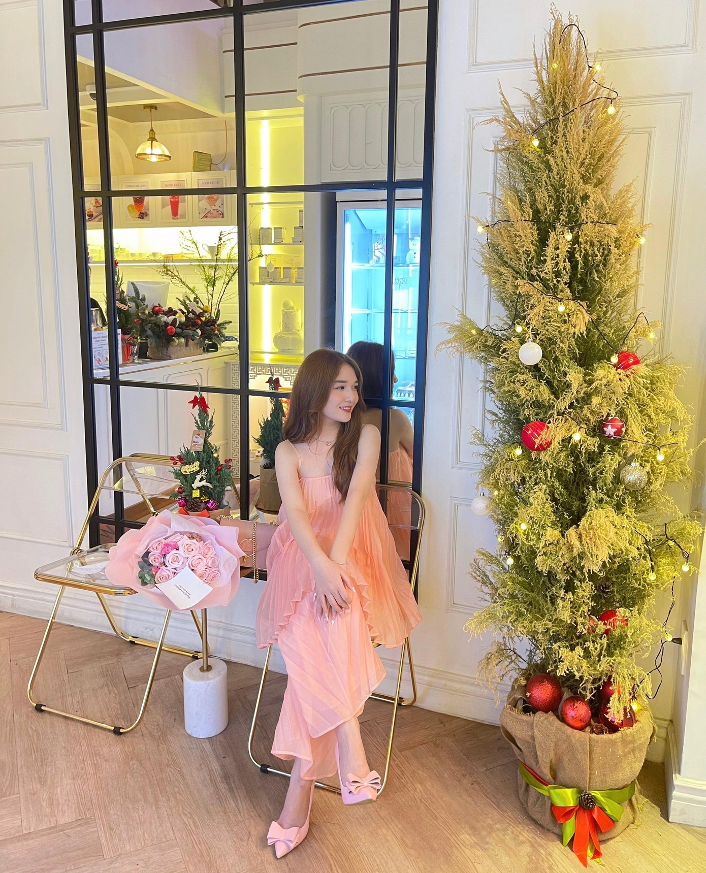 Mặc dù là người hướng ngoại, nhưng Kiều Oanh lại có mong muốn sau khi ra trường sẽ tìm kiếm được một công việc ổn đinh, phù hợp với khả năng của mình.