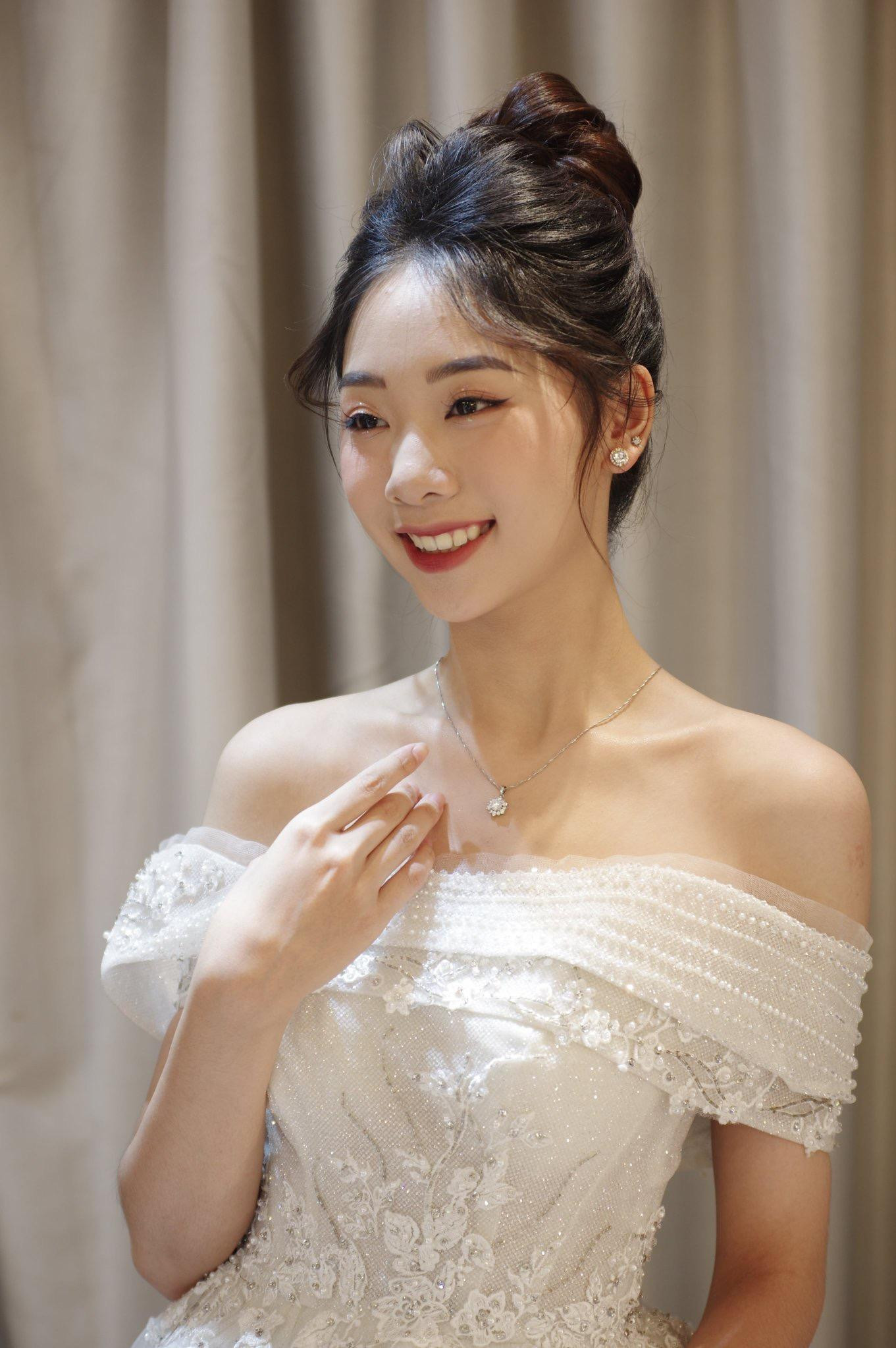 Ở độ tuổi chưa đầy 20, Thùy Dương khiến nhiều người bất ngờ với thành tích mà cô đạt được. Ở độ tuổi chưa đầy 20, Thùy Dương khiến nhiều người bất ngờ với thành tích mà cô đạt được.