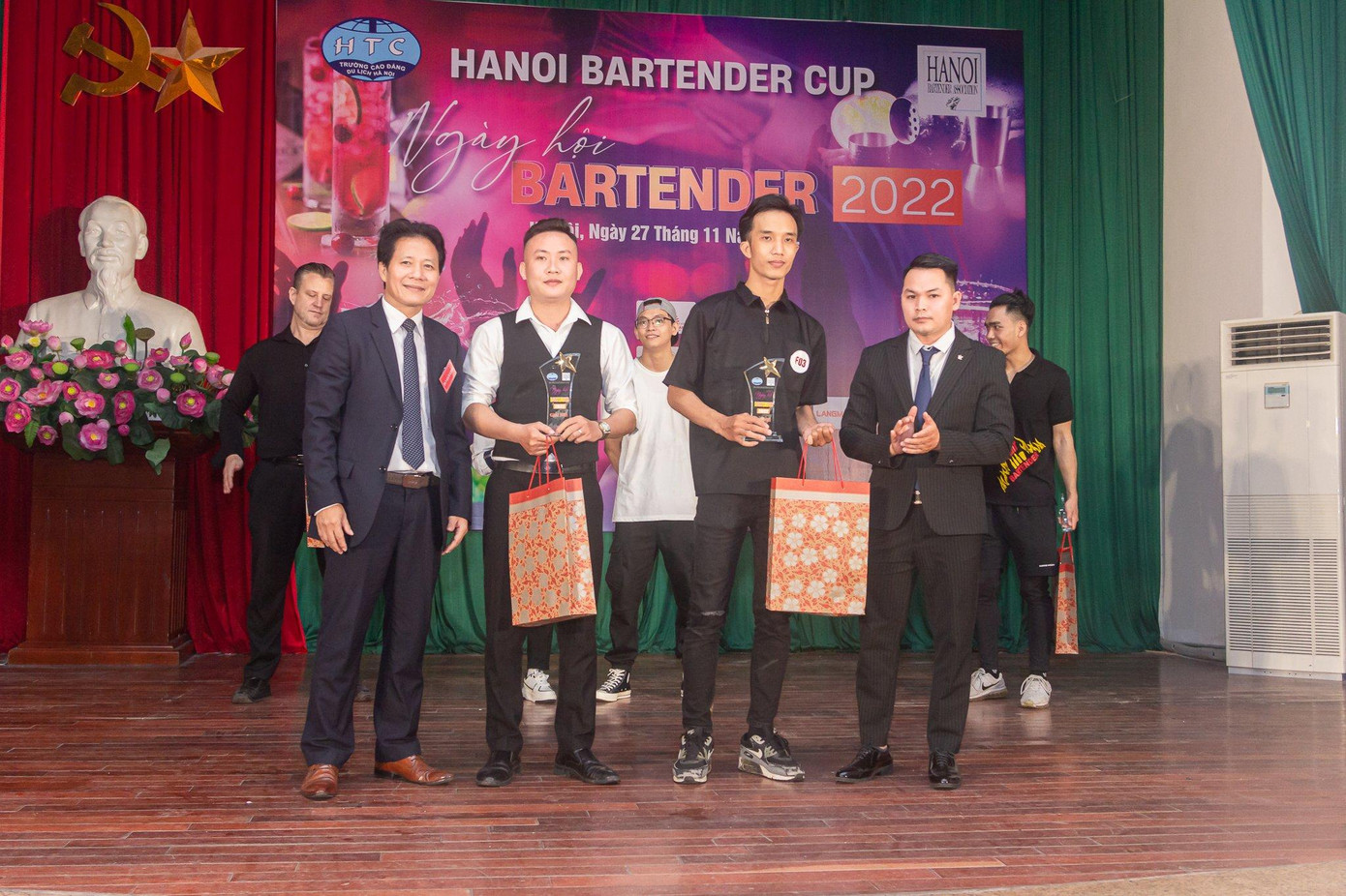 Hai giải Nhì thuộc về về Đặng Đình Hoàng và Huỳnh Quốc Cường. Hai giải Nhì thuộc về về Đặng Đình Hoàng và Huỳnh Quốc Cường.