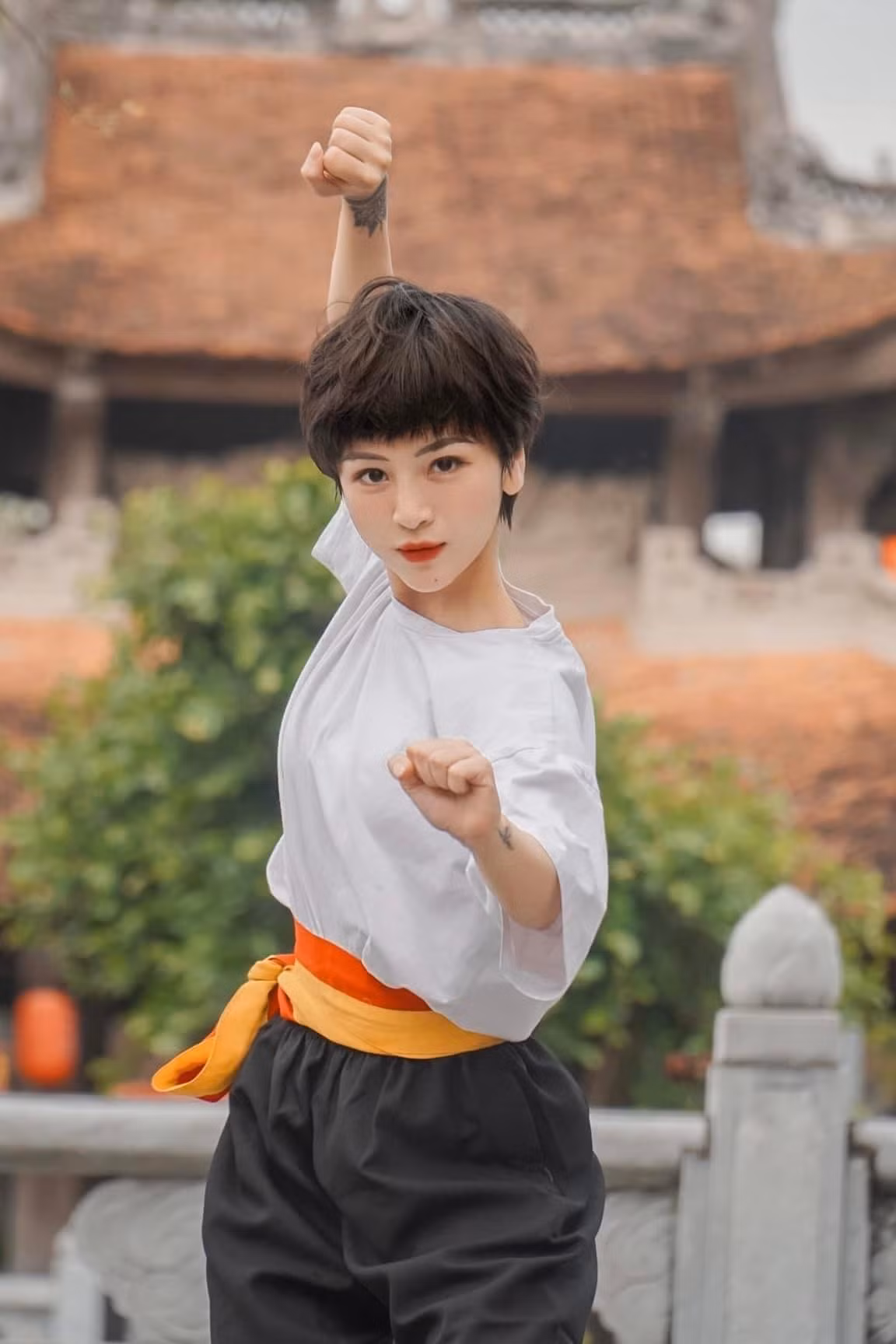 Bông Trần Kungfu hiện là huấn luyện viên võ thuật, gym, côn nhị khúc.