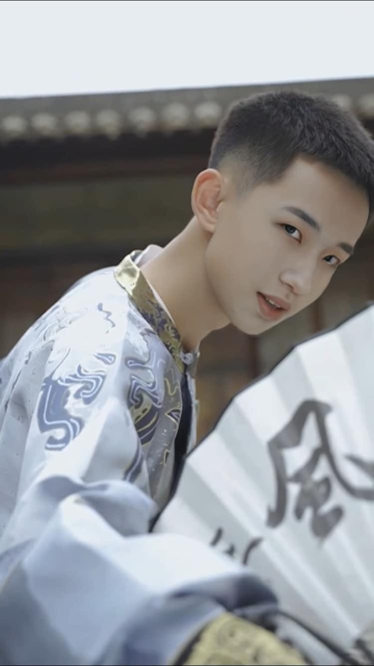 Huy từng gặp phải nhiều định kiến về ngoại hình, nhưng đã trấn an bản thân và lấy đó làm động lực phấn đấu. Huy từng gặp phải nhiều định kiến về ngoại hình, nhưng đã trấn an bản thân và lấy đó làm động lực phấn đấu.