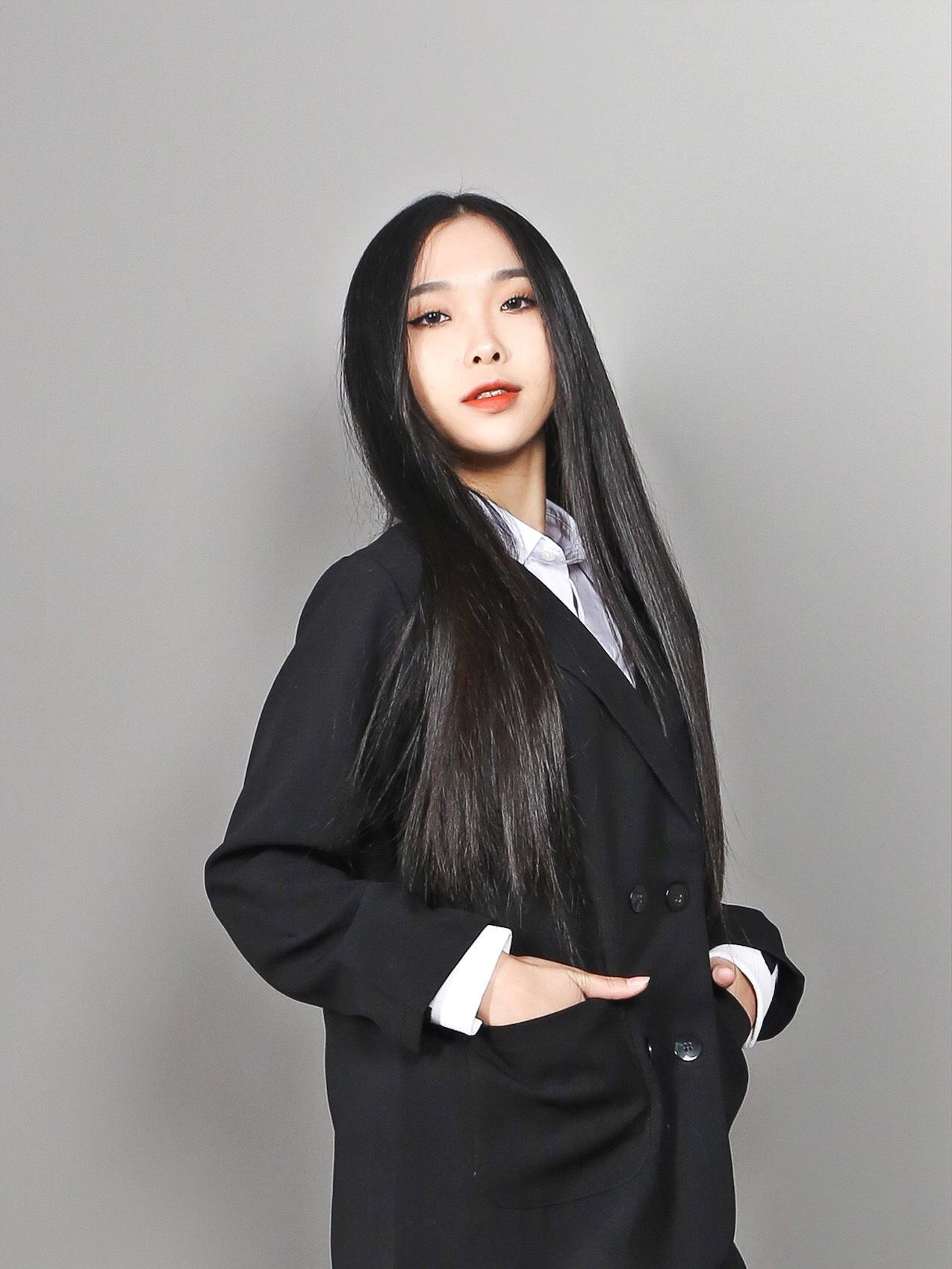 Để theo đuổi đam mê, Phương quyết một mình bước chân lên thành phố, tự mình làm tất cả mọi thứ để chuẩn bị thi vào trường.