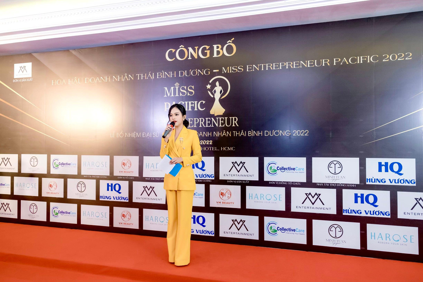 Thuý Vy rạng rỡ tại thảm đỏ cuộc thi Hoa hậu Doanh nhân Thái Bình Dương 2022.