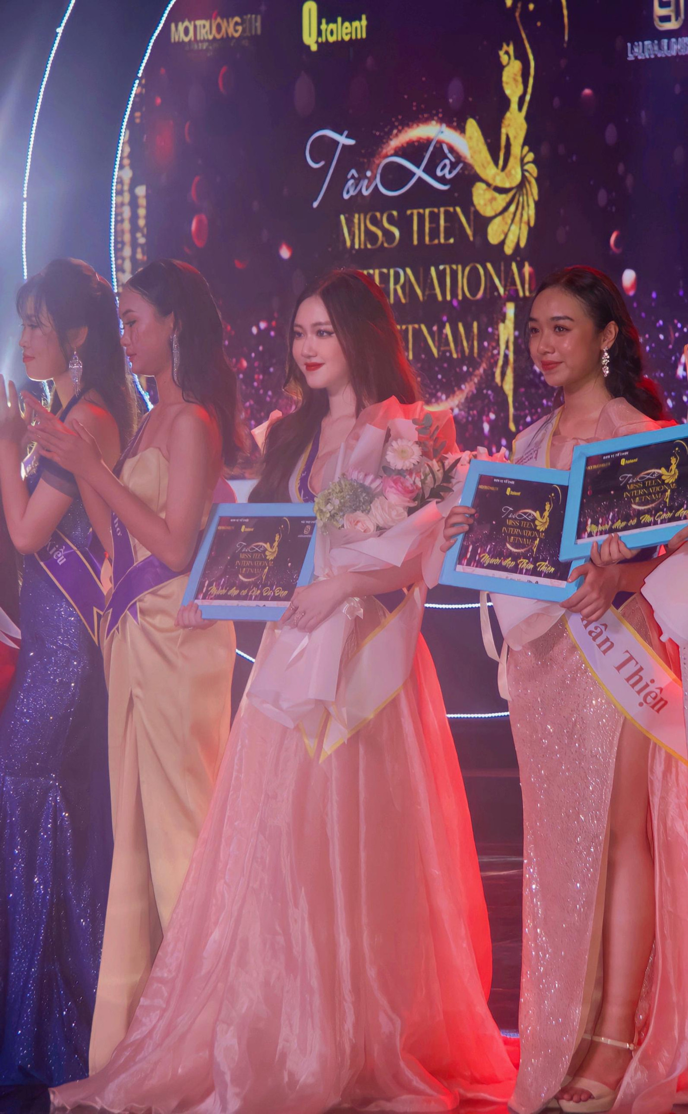 Thoại Nghi muốn lan toả sự tự tin và niềm đam mê đến mọi người một cách tích cực nhất. Thoại Nghi muốn lan toả sự tự tin và niềm đam mê đến mọi người một cách tích cực nhất.