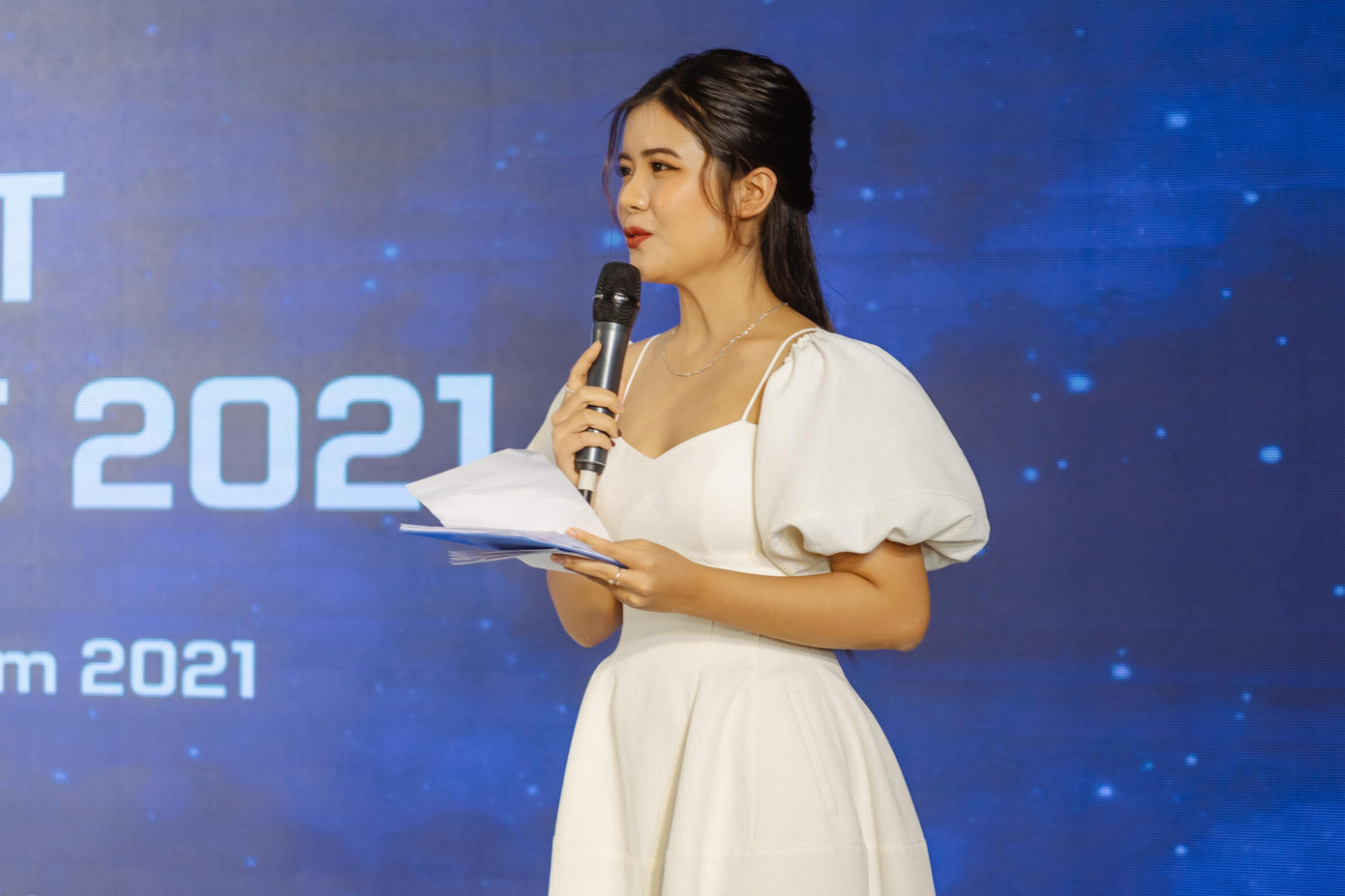 “Không có gì trên đời này là đúng hay sai hoàn toàn, điều quan trọng là chúng ta phải thuyết phục cho mọi người thấy là điều đó đúng”.